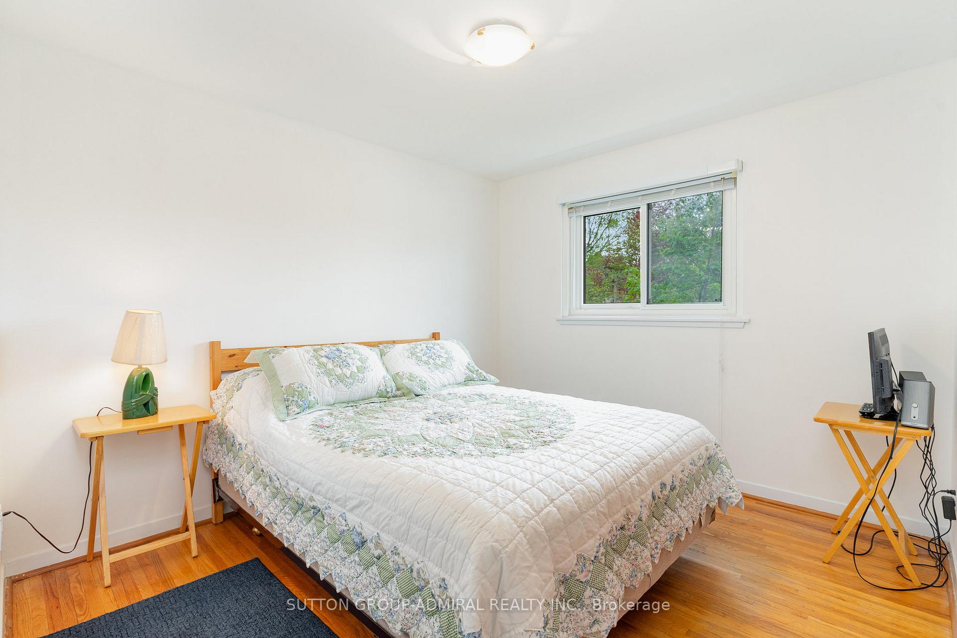 Photo 18 of 43 Vanderbrent Crescent, Etobicoke, Willowridge-Martingrove-Richview — HOMEH
