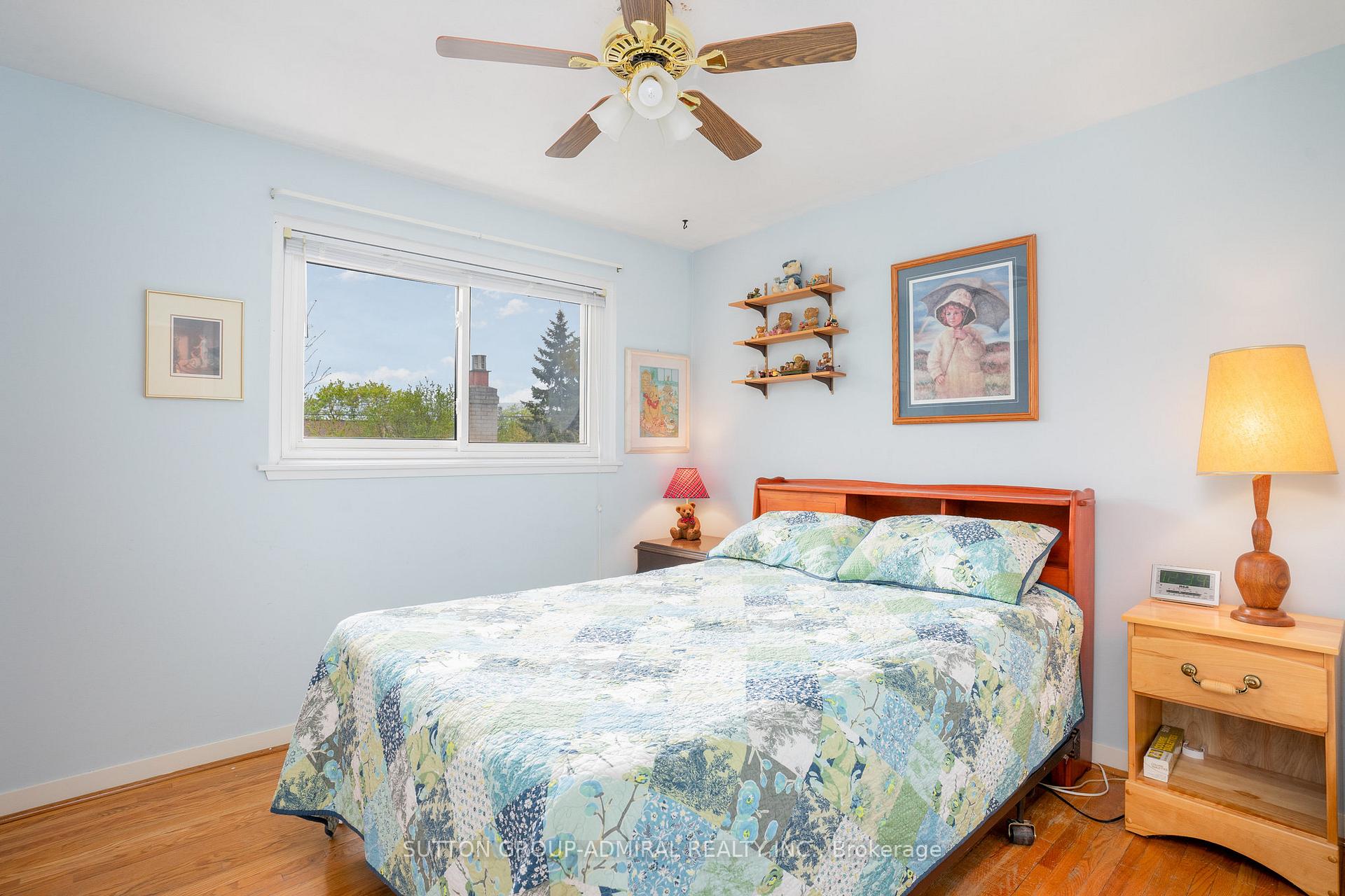 Photo 19 of 43 Vanderbrent Crescent, Etobicoke, Willowridge-Martingrove-Richview — HOMEH
