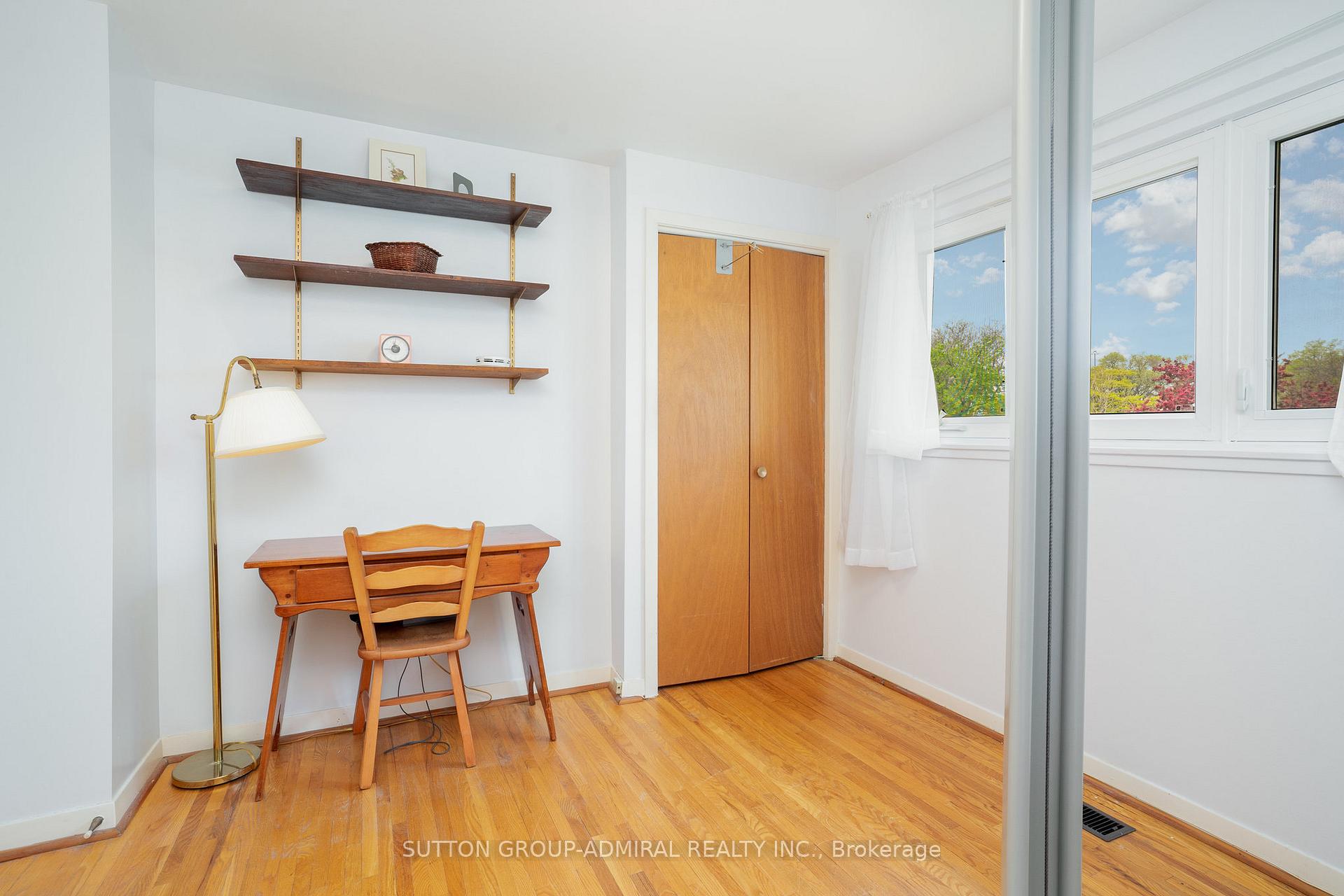 Photo 20 of 43 Vanderbrent Crescent, Etobicoke, Willowridge-Martingrove-Richview — HOMEH