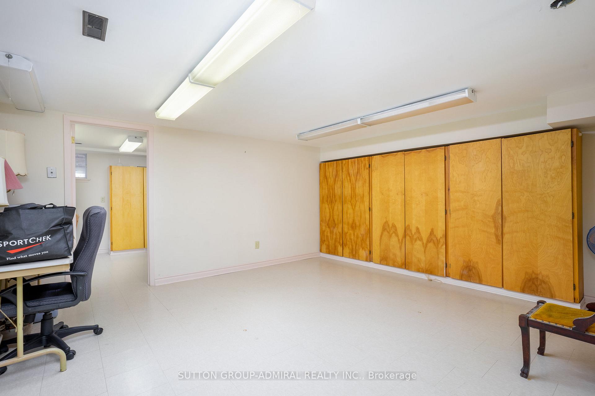 Photo 24 of 43 Vanderbrent Crescent, Etobicoke, Willowridge-Martingrove-Richview — HOMEH