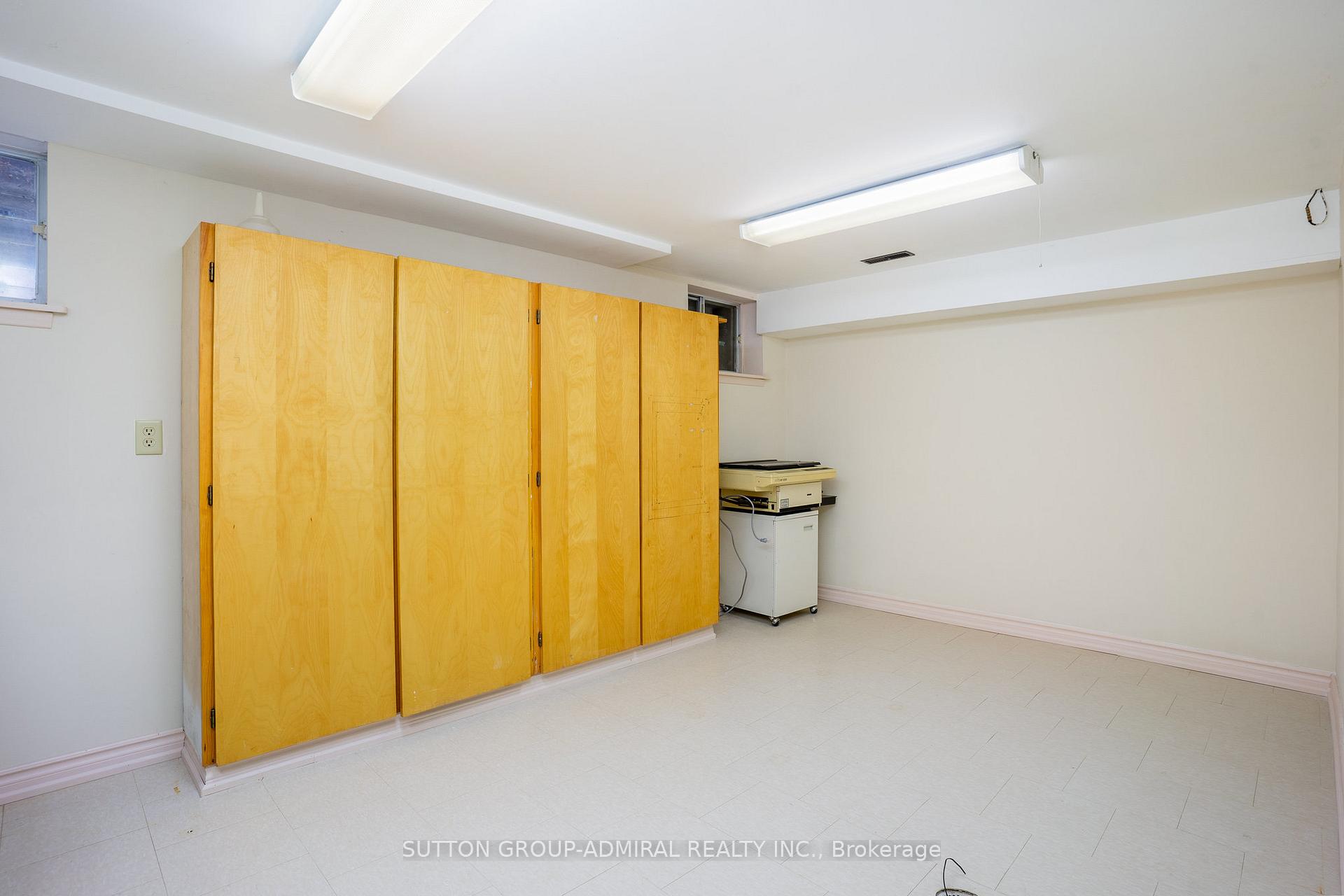Photo 25 of 43 Vanderbrent Crescent, Etobicoke, Willowridge-Martingrove-Richview — HOMEH