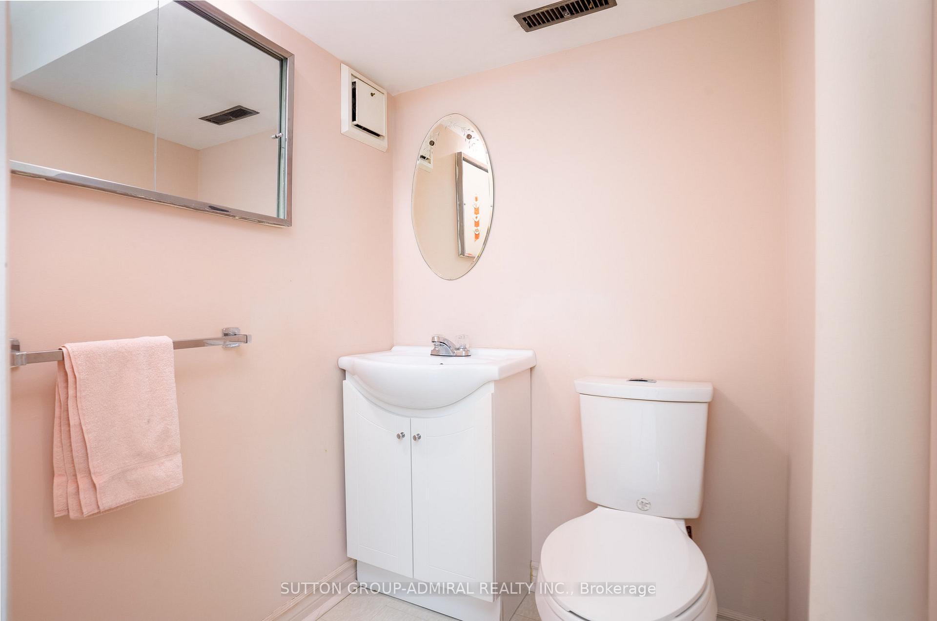 Photo 26 of 43 Vanderbrent Crescent, Etobicoke, Willowridge-Martingrove-Richview — HOMEH
