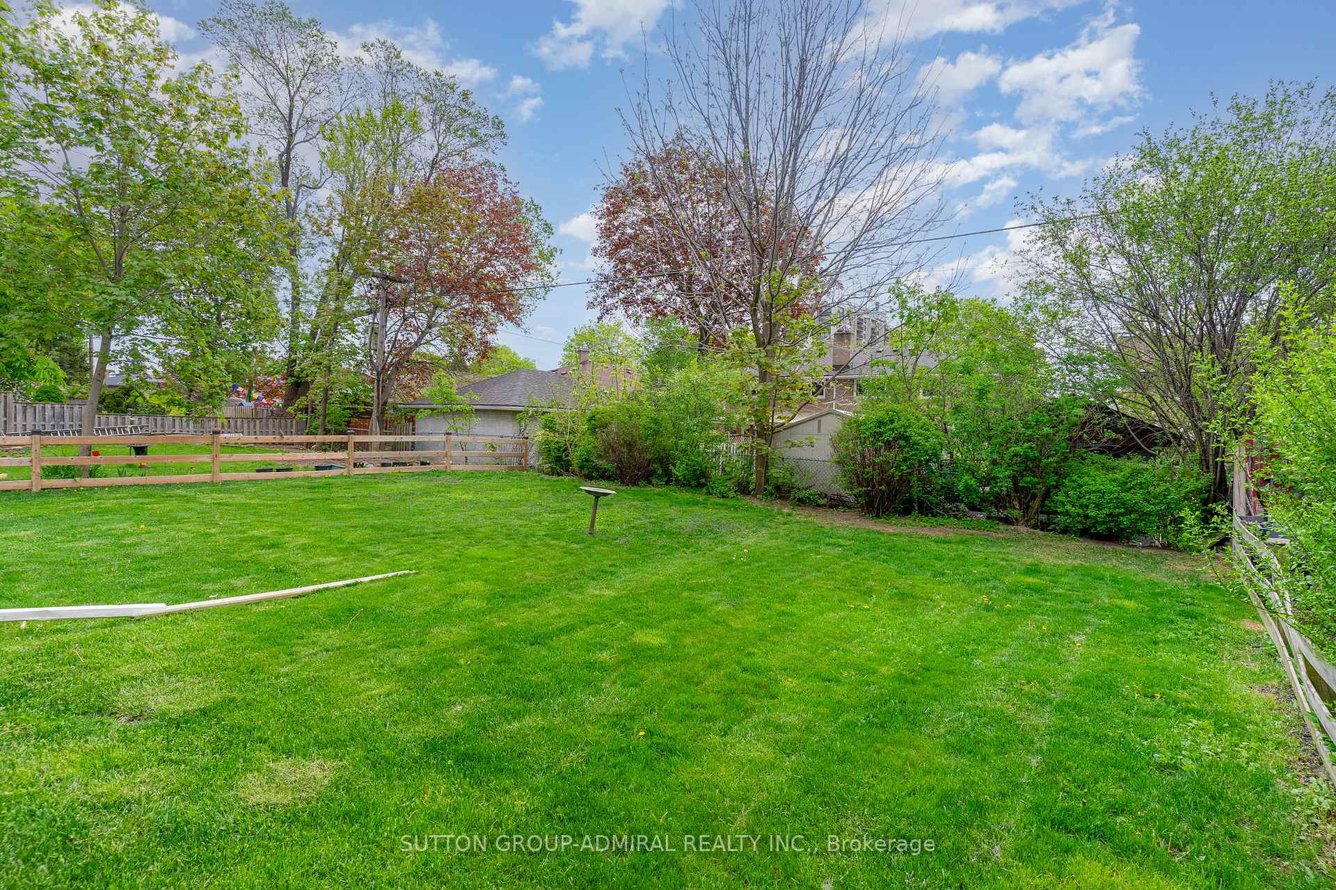 Photo 28 of 43 Vanderbrent Crescent, Etobicoke, Willowridge-Martingrove-Richview — HOMEH