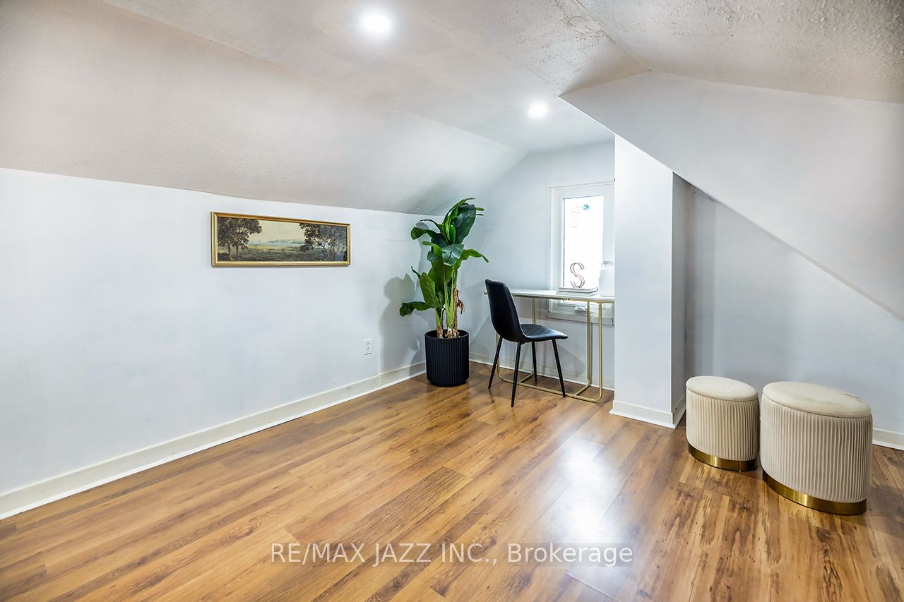 Photo 53 of 295 Athol Street E, Oshawa, Central — HOMEH