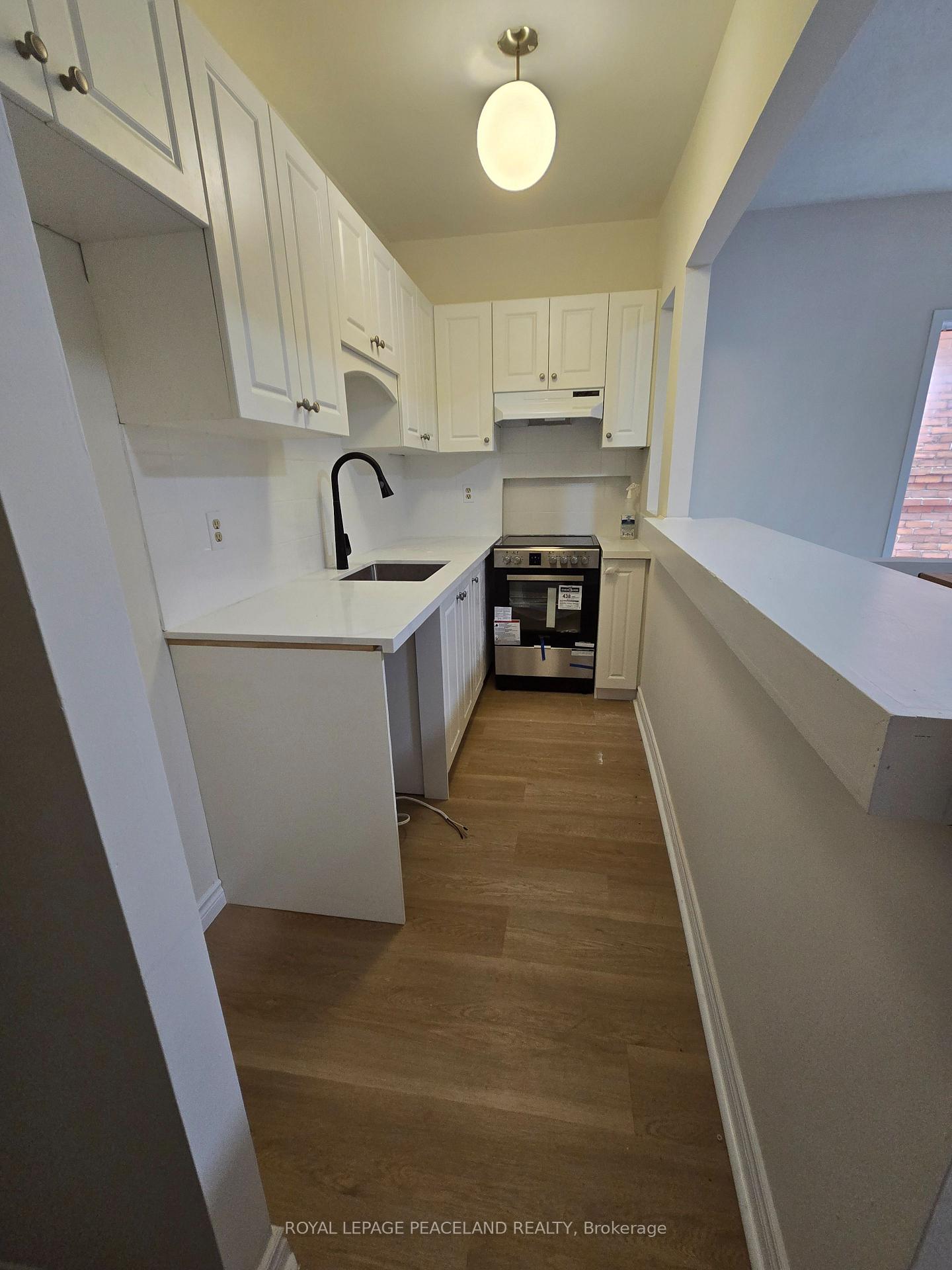 Front of Unit 2, 558 Spadina Crescent