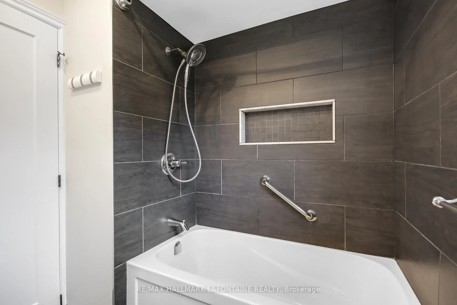 Photo 111 of 1809 Dorset Drive, Ottawa, Playfair Park — HOMEH