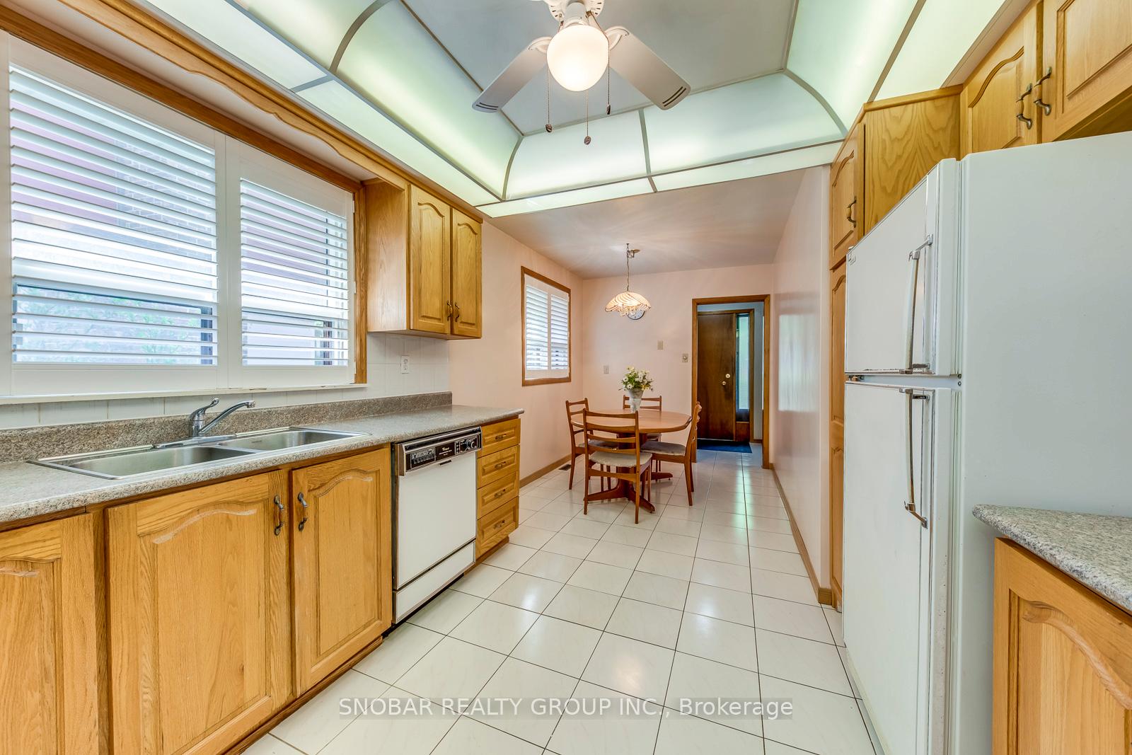 Photo 5 of 45 Willowridge Road, Etobicoke, Willowridge-Martingrove-Richview — HOMEH