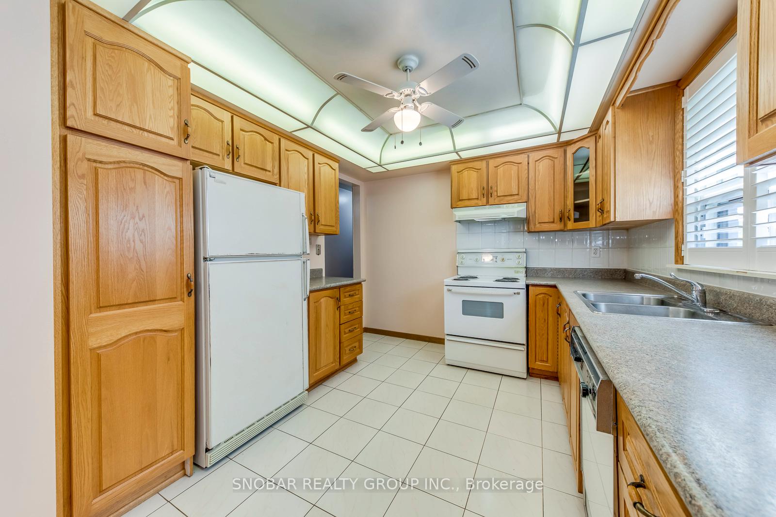 Photo 3 of 45 Willowridge Road, Etobicoke, Willowridge-Martingrove-Richview — HOMEH