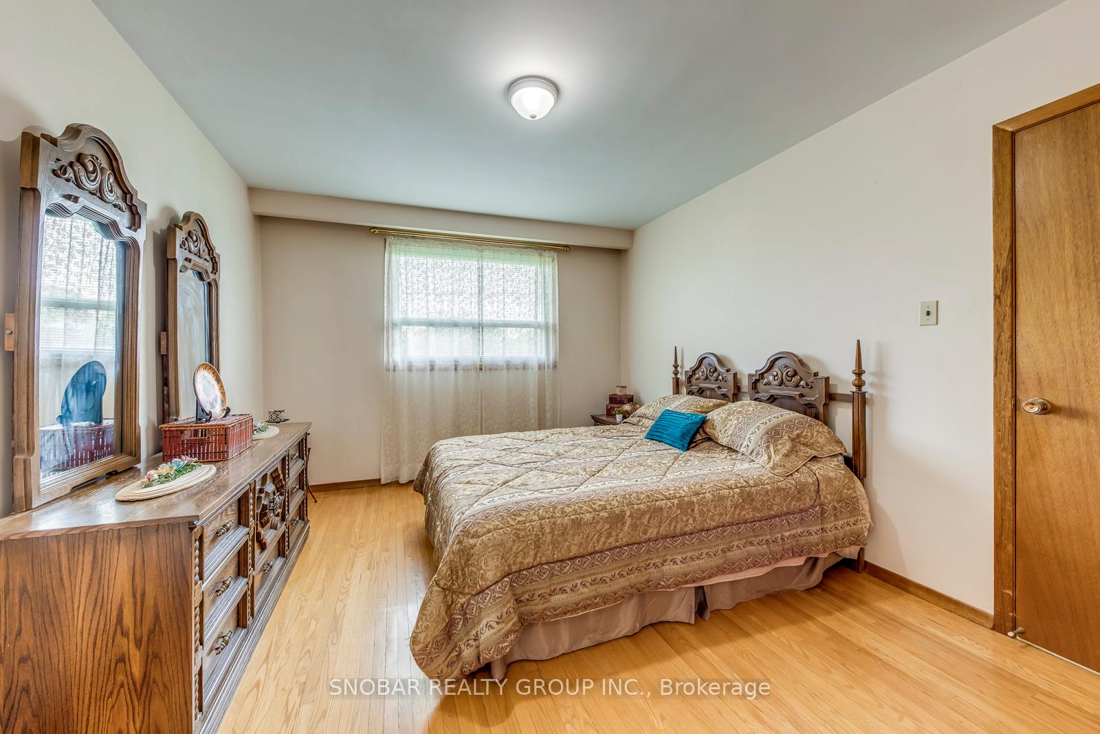 Photo 10 of 45 Willowridge Road, Etobicoke, Willowridge-Martingrove-Richview — HOMEH
