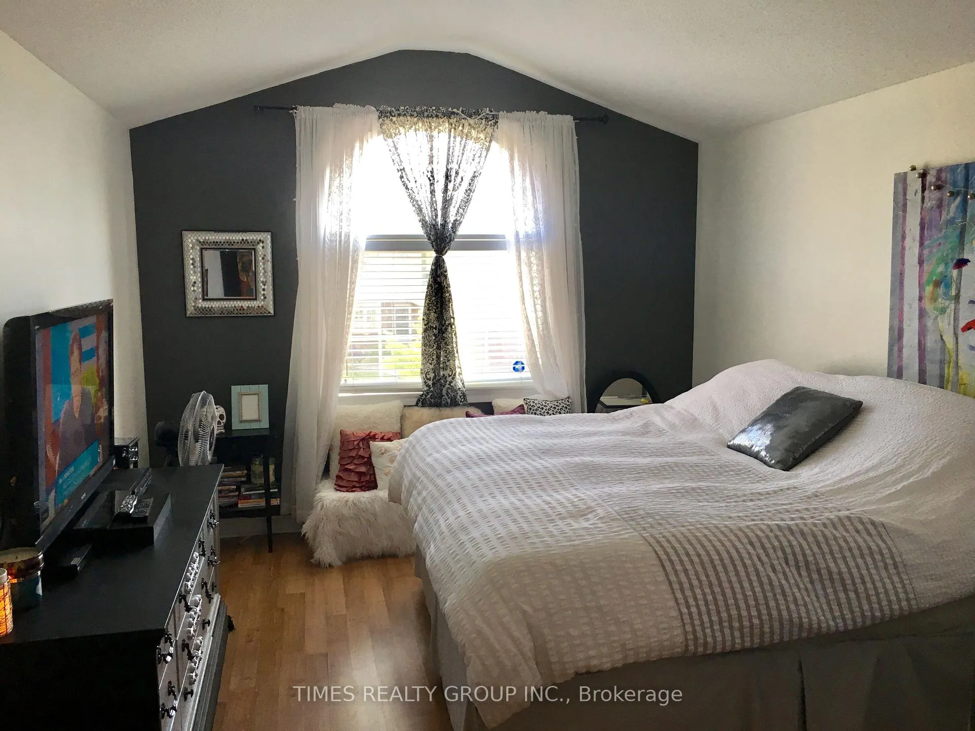 Photo 7 of 30 Claire Drive, Barrie, Painswick South — HOMEH