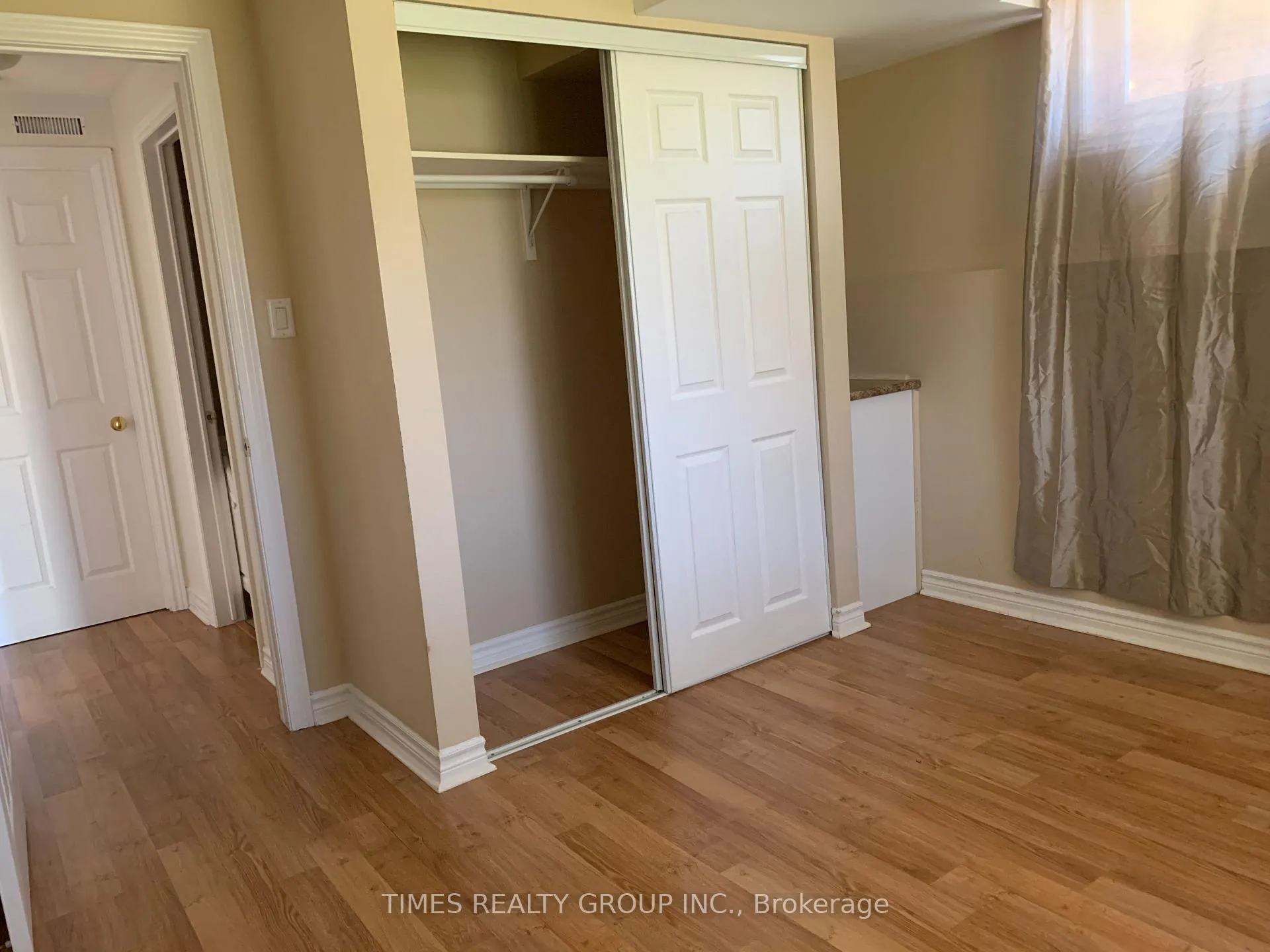 Photo 12 of 30 Claire Drive, Barrie, Painswick South — HOMEH