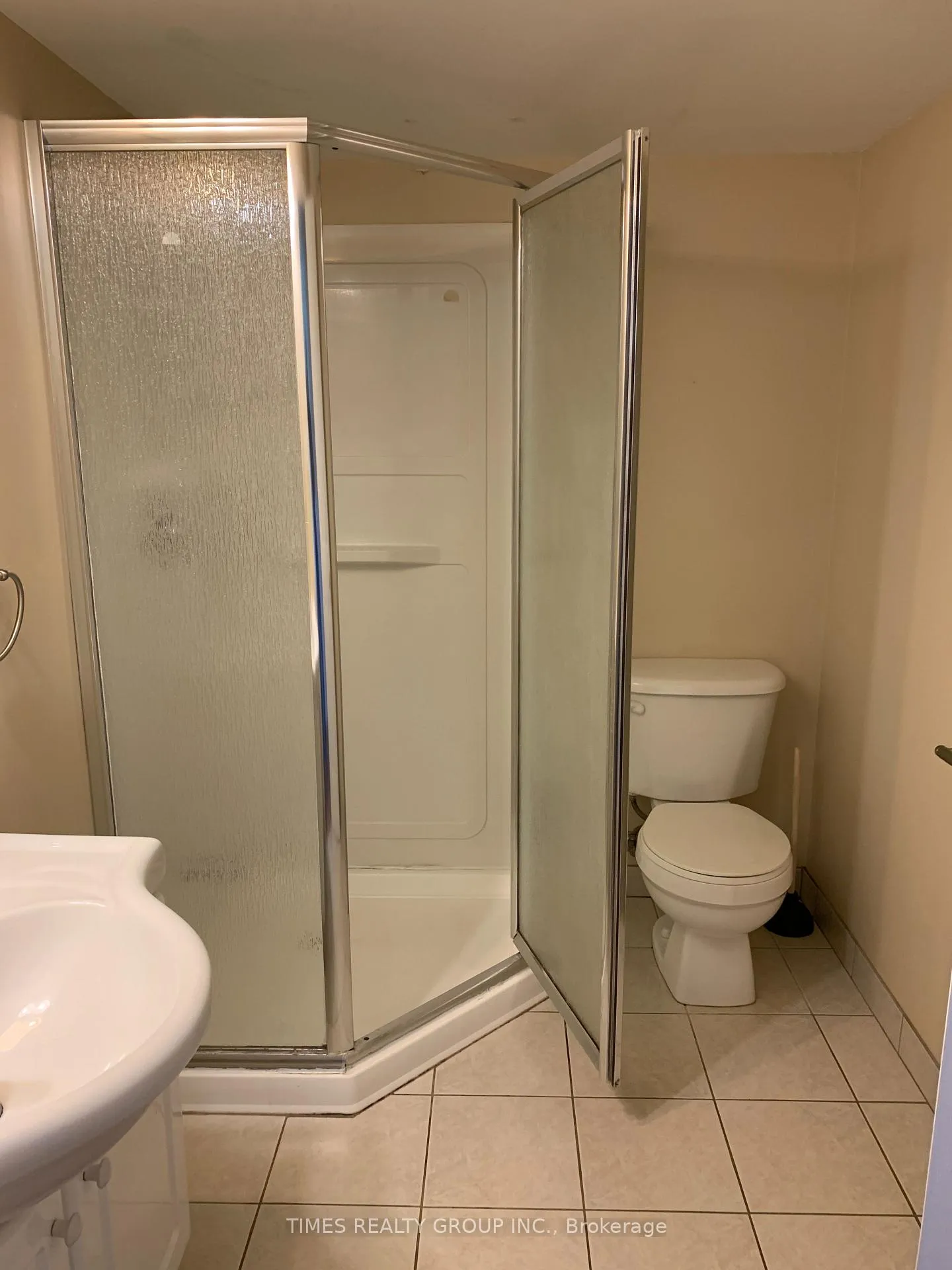 Photo 13 of 30 Claire Drive, Barrie, Painswick South — HOMEH