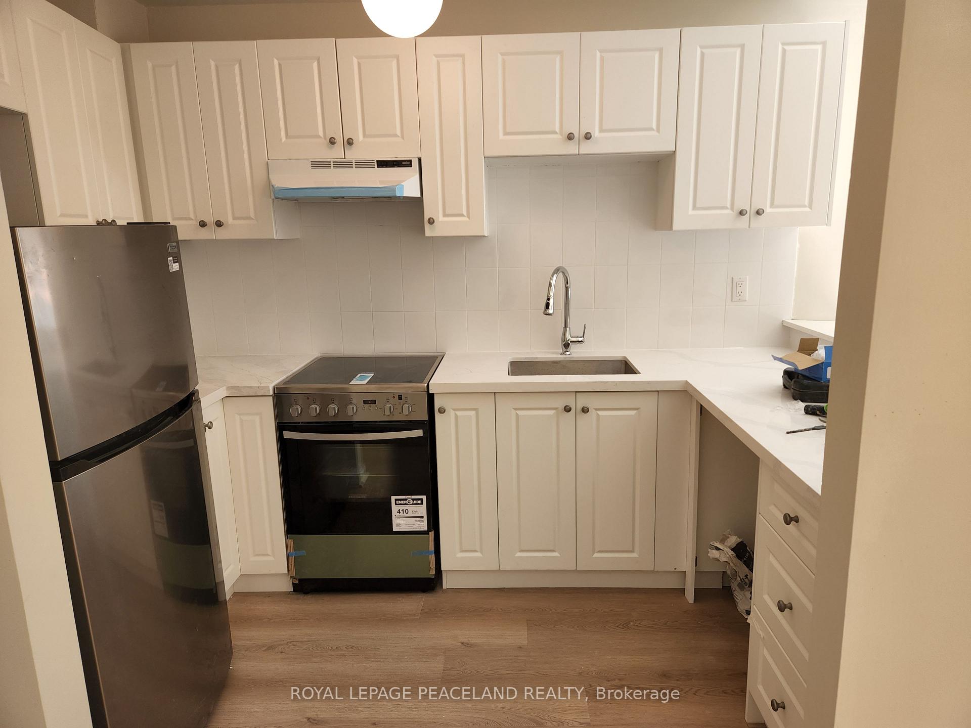 Front of Unit 5, 556 Spadina Crescent