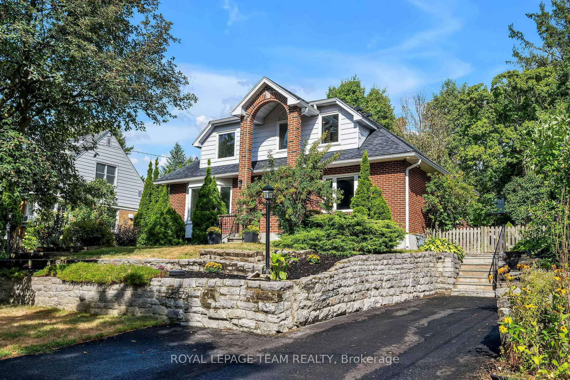Photo 5 of 2233 Beaver Avenue, Ottawa, Alta Vista — HOMEH