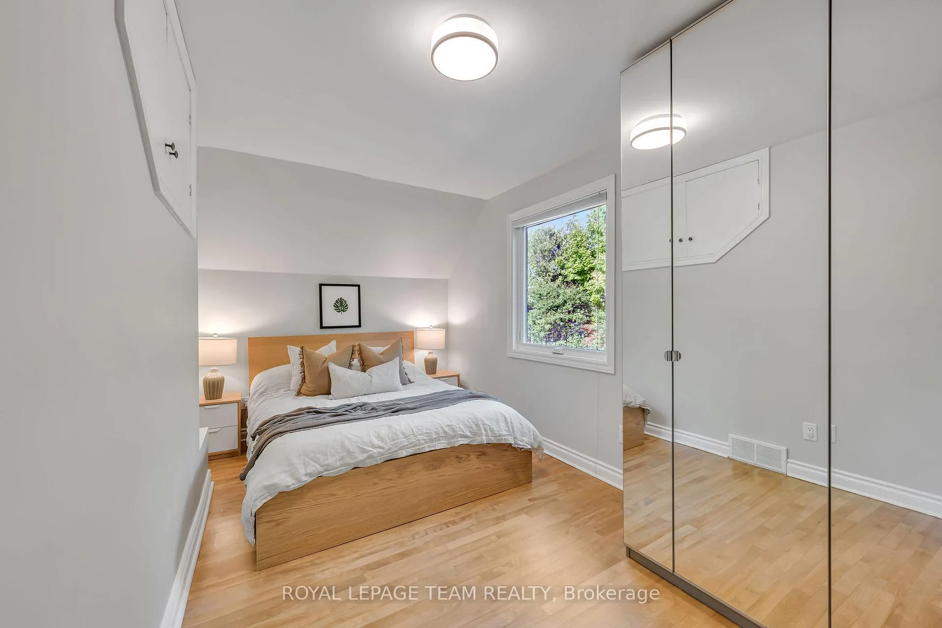 Photo 218 of 2233 Beaver Avenue, Ottawa, Alta Vista — HOMEH
