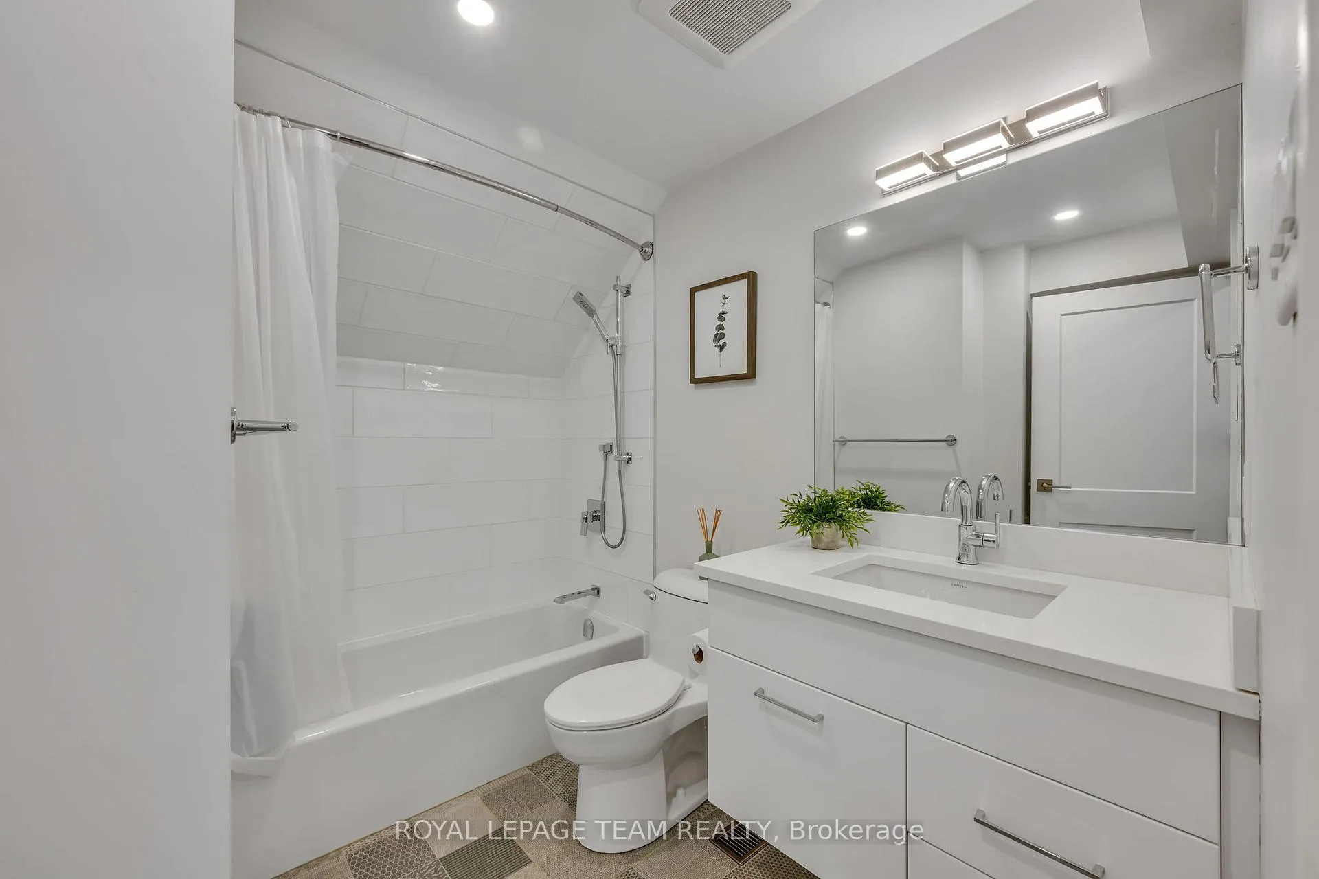 Photo 249 of 2233 Beaver Avenue, Ottawa, Alta Vista — HOMEH