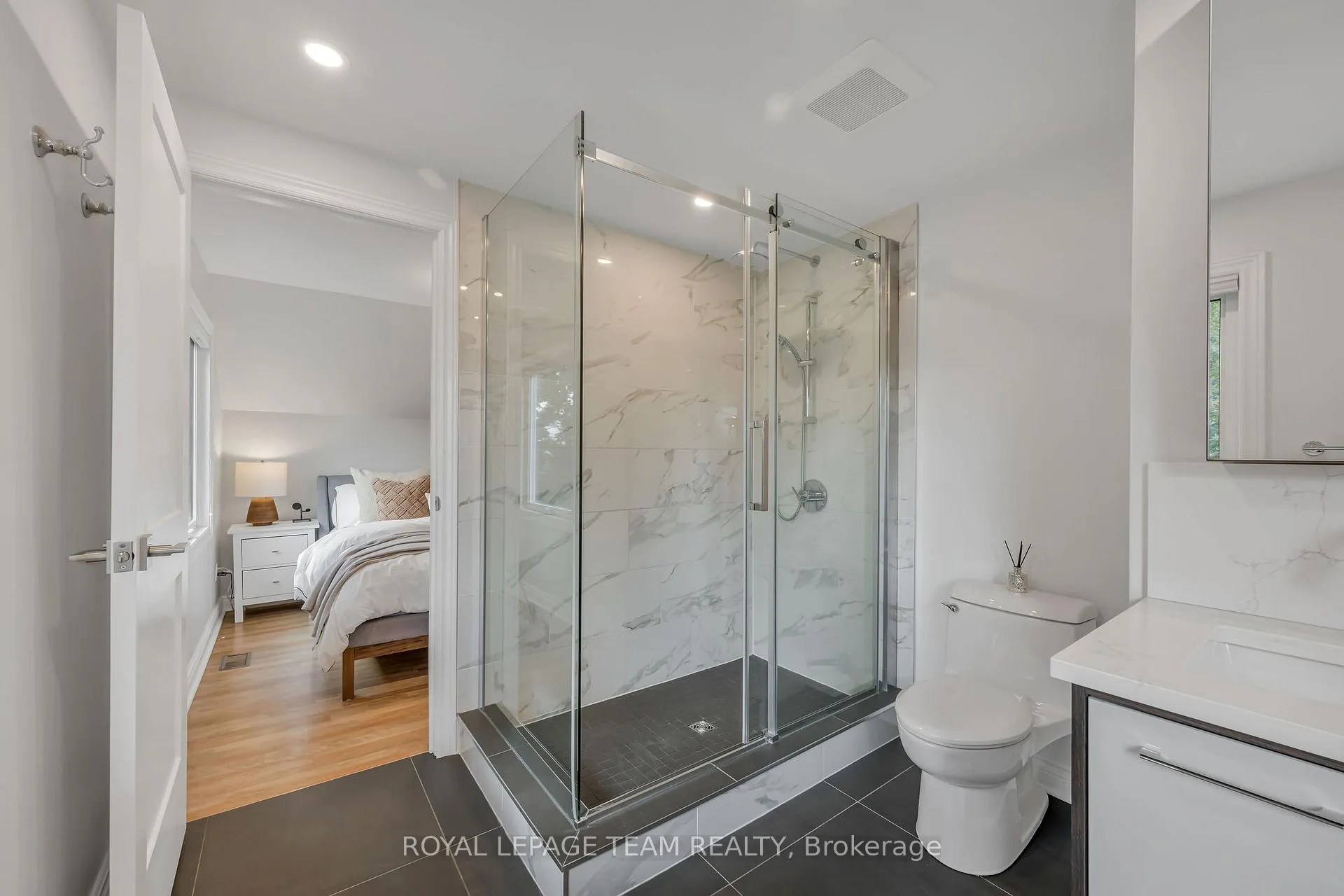 Photo 309 of 2233 Beaver Avenue, Ottawa, Alta Vista — HOMEH
