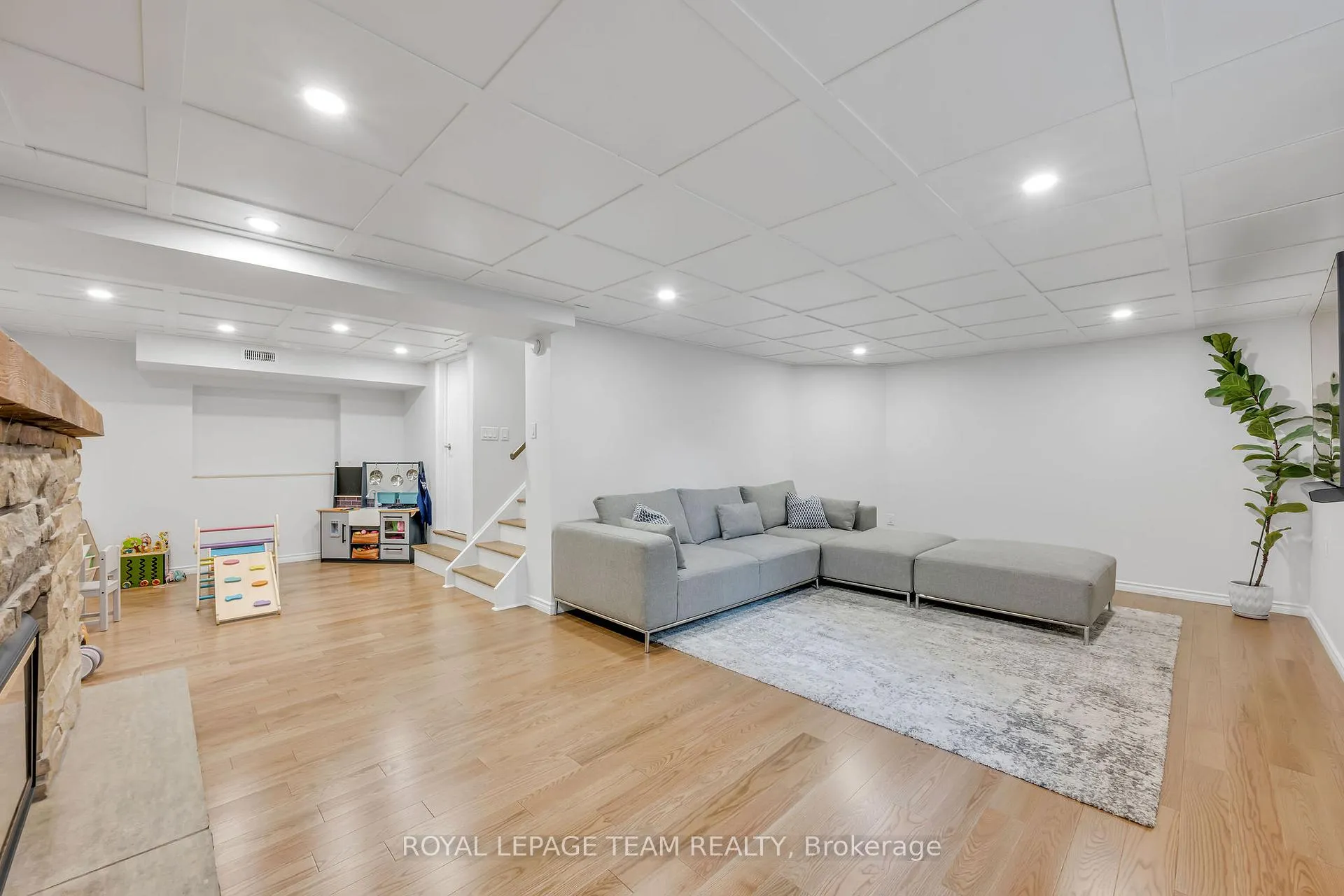 Photo 338 of 2233 Beaver Avenue, Ottawa, Alta Vista — HOMEH