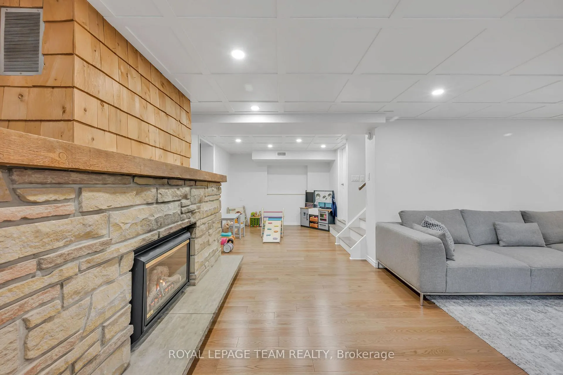Photo 343 of 2233 Beaver Avenue, Ottawa, Alta Vista — HOMEH