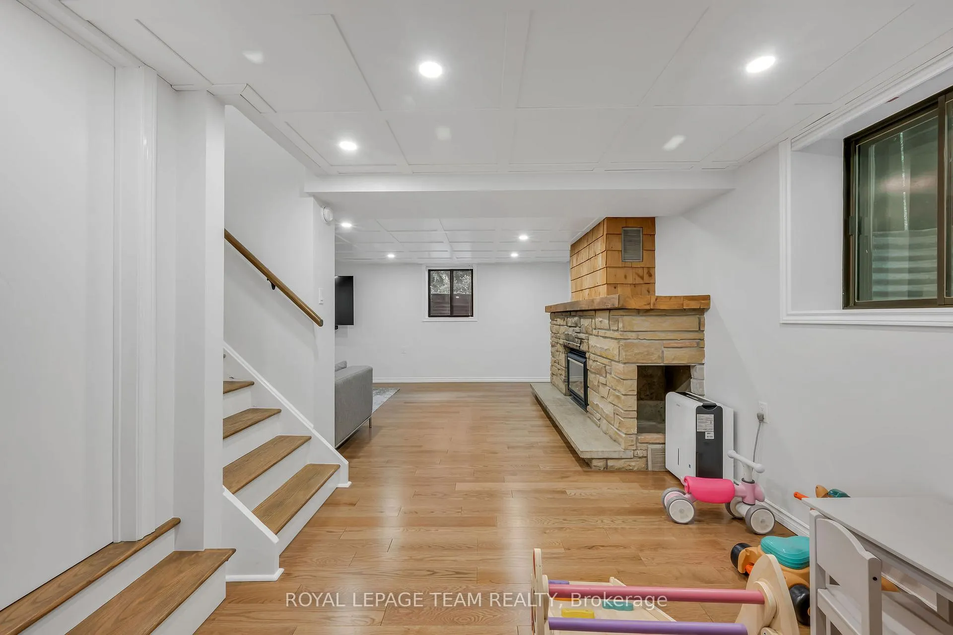Photo 360 of 2233 Beaver Avenue, Ottawa, Alta Vista — HOMEH