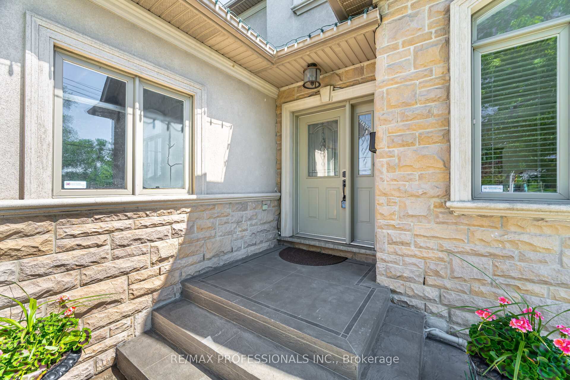 Photo 2 of 87 Lavington Drive, Etobicoke, Willowridge-Martingrove-Richview — HOMEH
