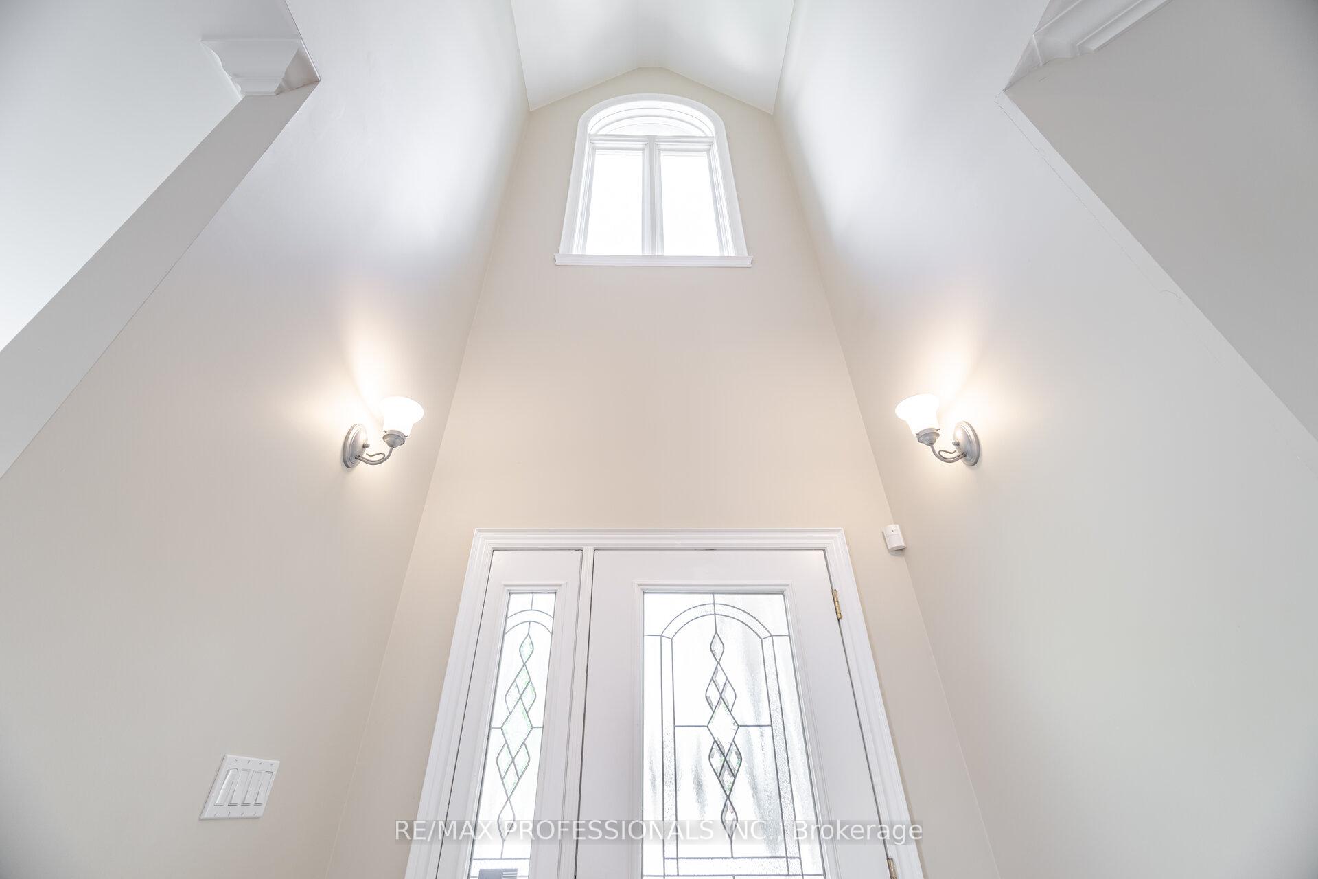 Photo 4 of 87 Lavington Drive, Etobicoke, Willowridge-Martingrove-Richview — HOMEH