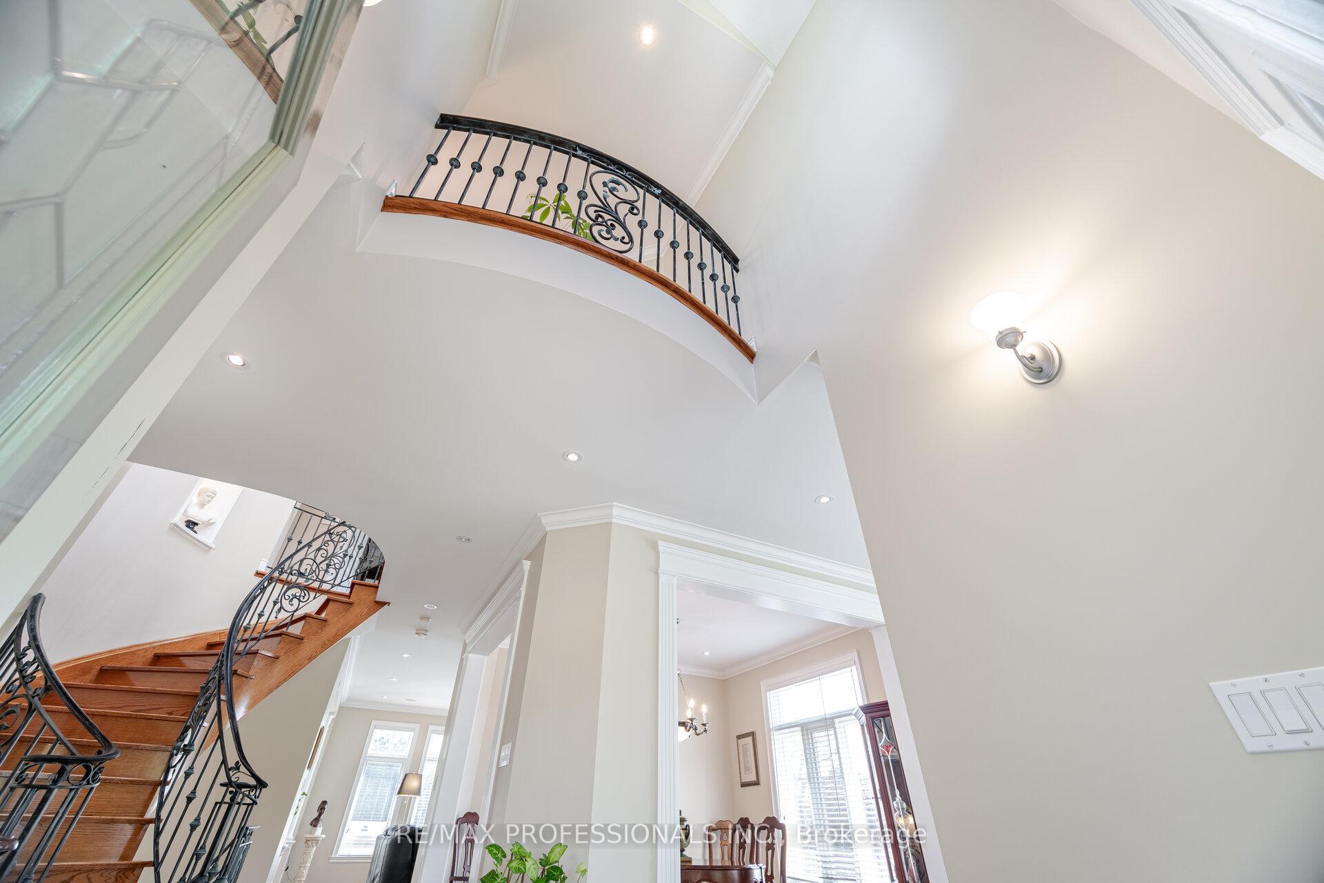 Photo 3 of 87 Lavington Drive, Etobicoke, Willowridge-Martingrove-Richview — HOMEH
