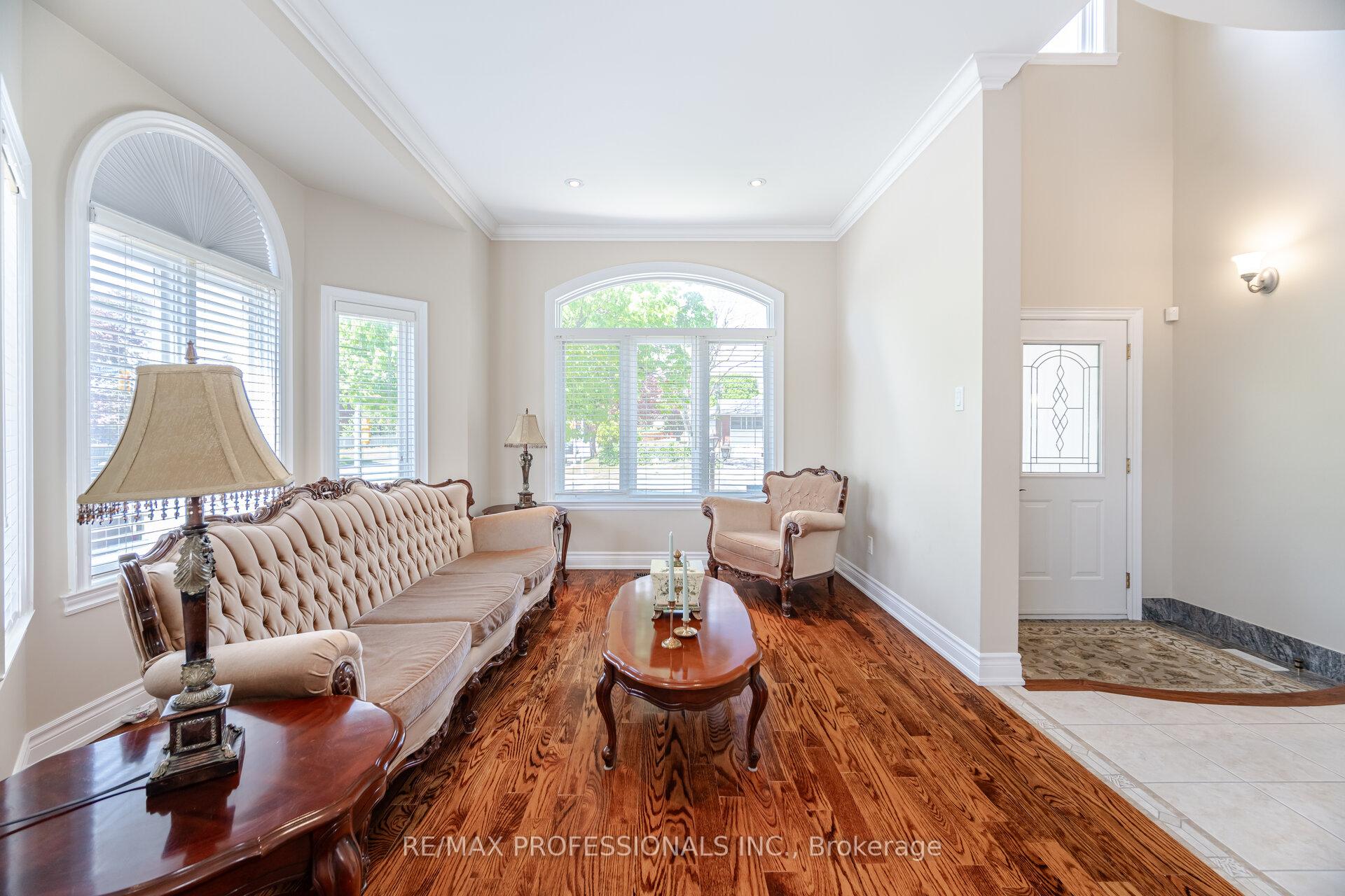 Photo 39 of 87 Lavington Drive, Etobicoke, Willowridge-Martingrove-Richview — HOMEH