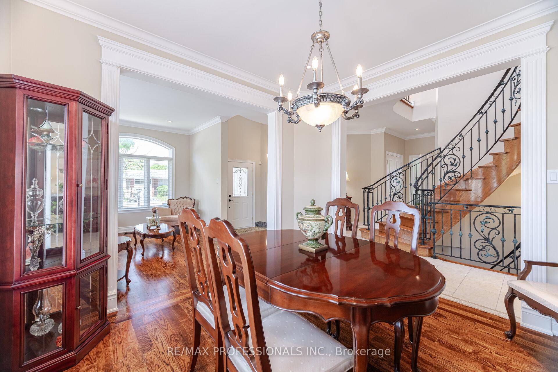 Photo 7 of 87 Lavington Drive, Etobicoke, Willowridge-Martingrove-Richview — HOMEH
