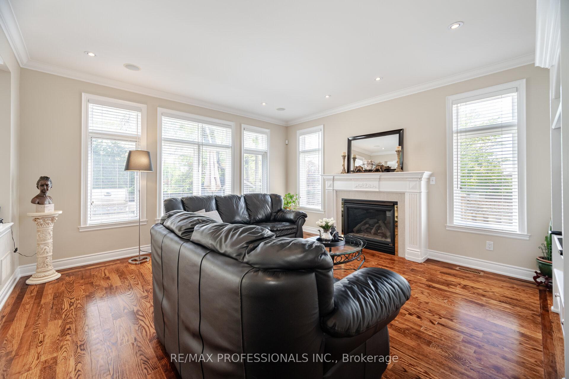 Photo 8 of 87 Lavington Drive, Etobicoke, Willowridge-Martingrove-Richview — HOMEH