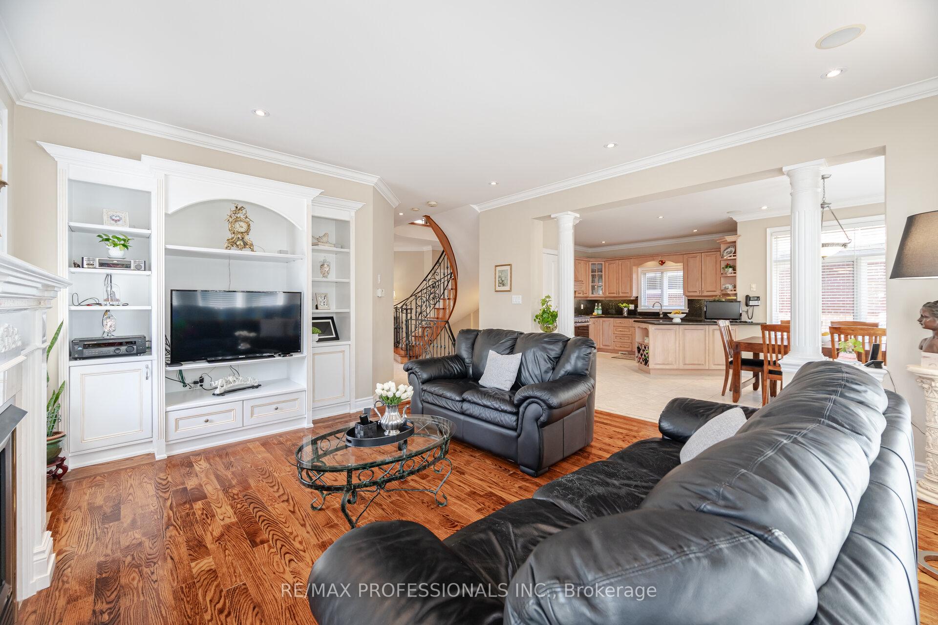 Photo 9 of 87 Lavington Drive, Etobicoke, Willowridge-Martingrove-Richview — HOMEH