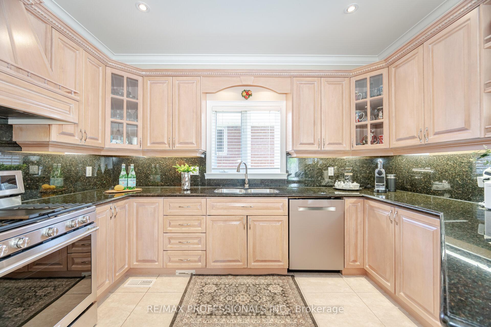 Photo 43 of 87 Lavington Drive, Etobicoke, Willowridge-Martingrove-Richview — HOMEH
