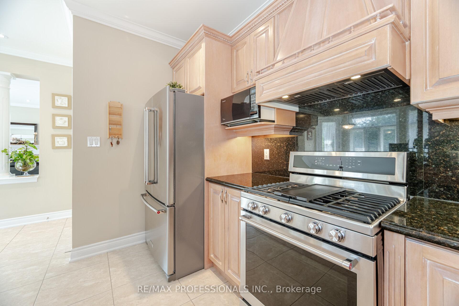 Photo 11 of 87 Lavington Drive, Etobicoke, Willowridge-Martingrove-Richview — HOMEH