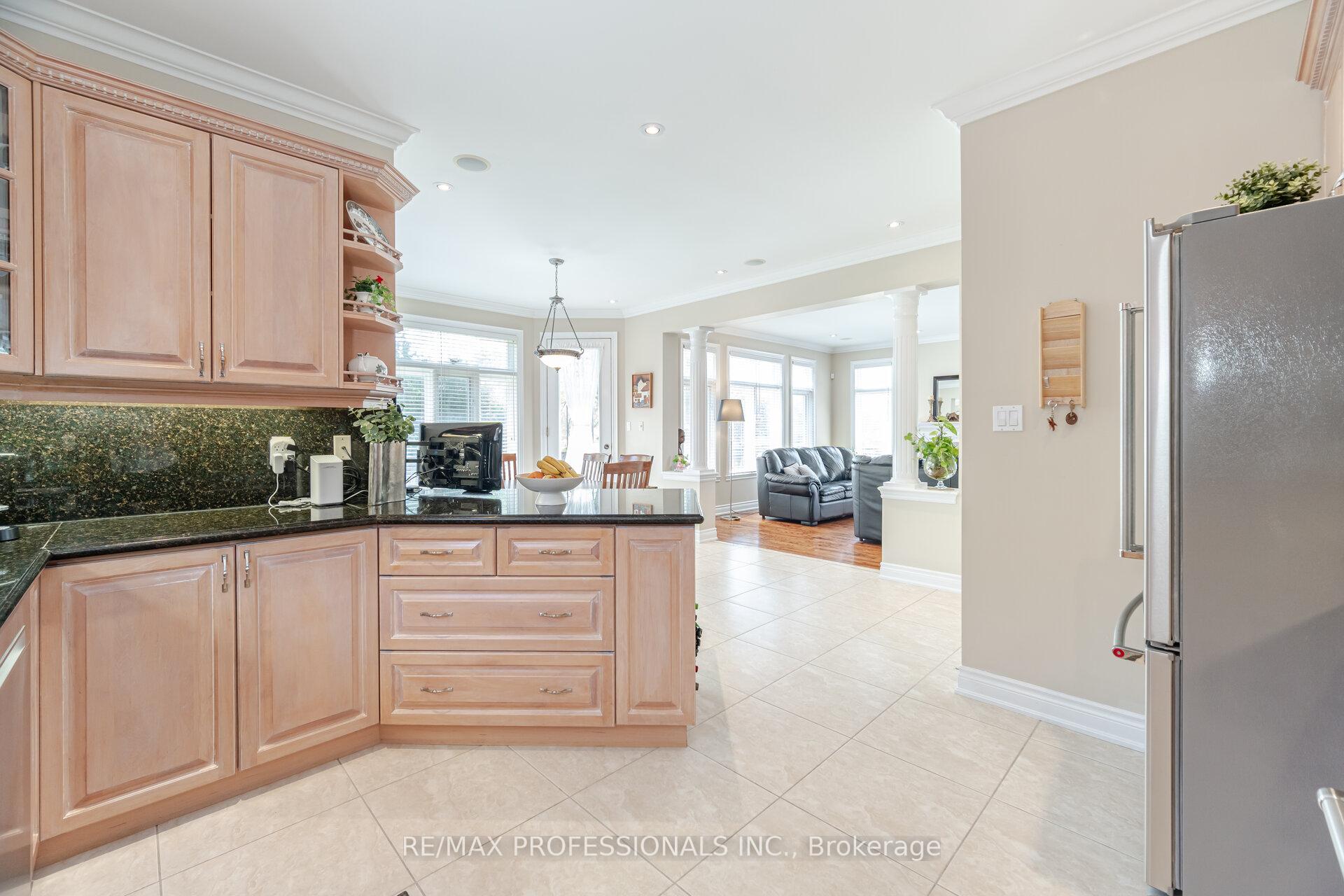 Photo 20 of 87 Lavington Drive, Etobicoke, Willowridge-Martingrove-Richview — HOMEH