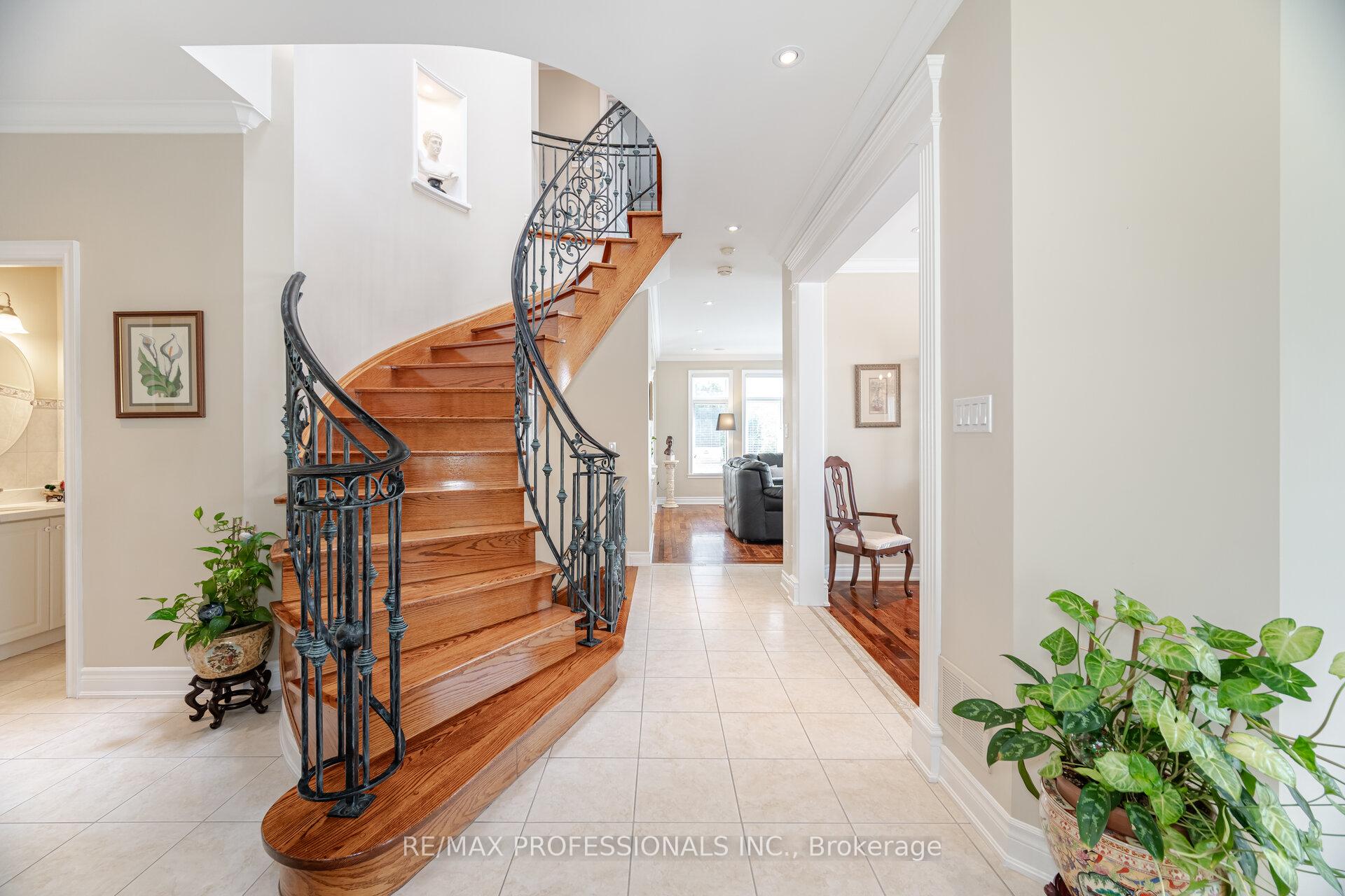 Photo 22 of 87 Lavington Drive, Etobicoke, Willowridge-Martingrove-Richview — HOMEH