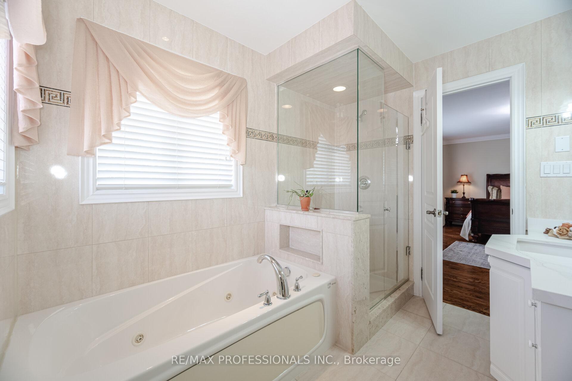 Photo 15 of 87 Lavington Drive, Etobicoke, Willowridge-Martingrove-Richview — HOMEH