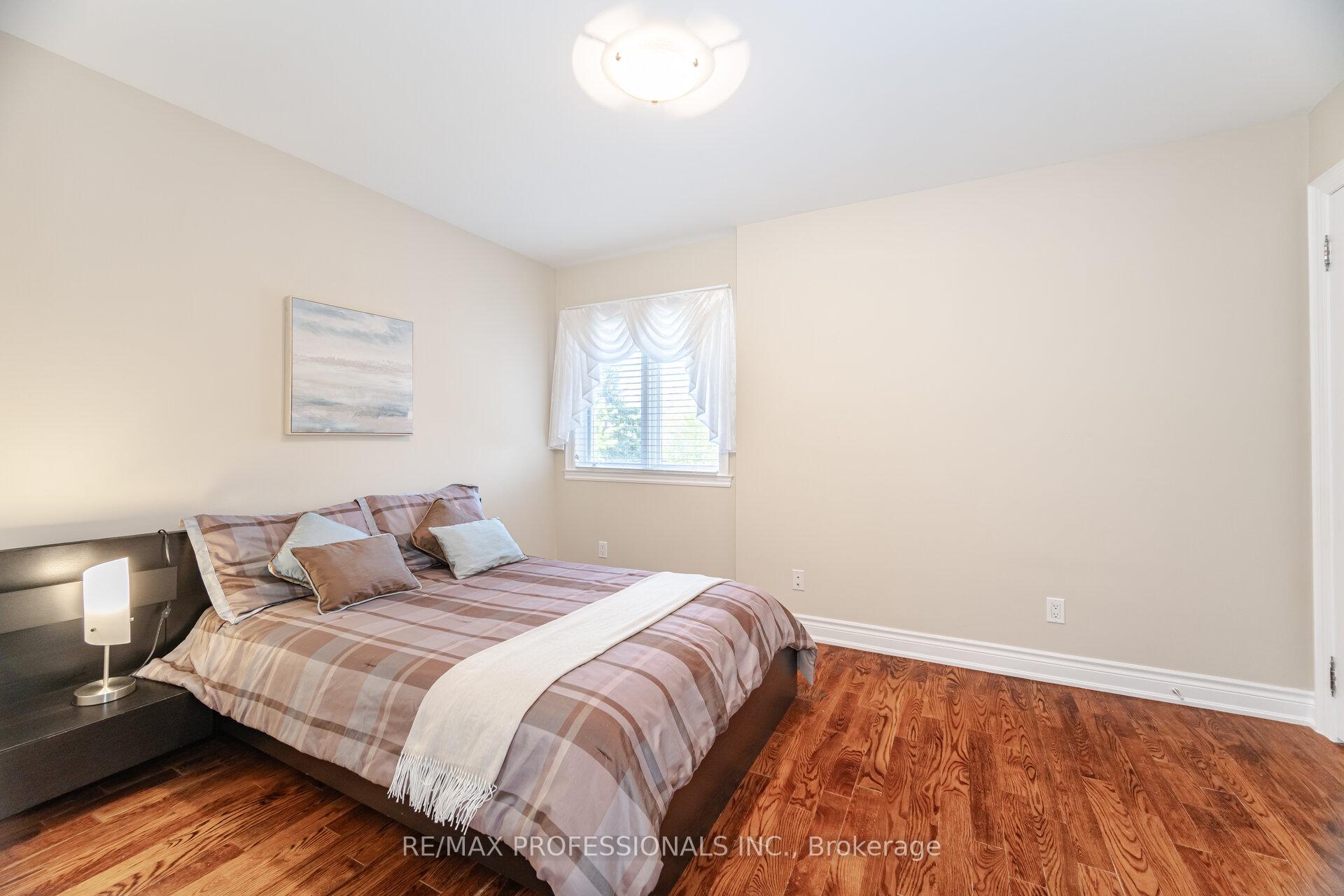 Photo 45 of 87 Lavington Drive, Etobicoke, Willowridge-Martingrove-Richview — HOMEH