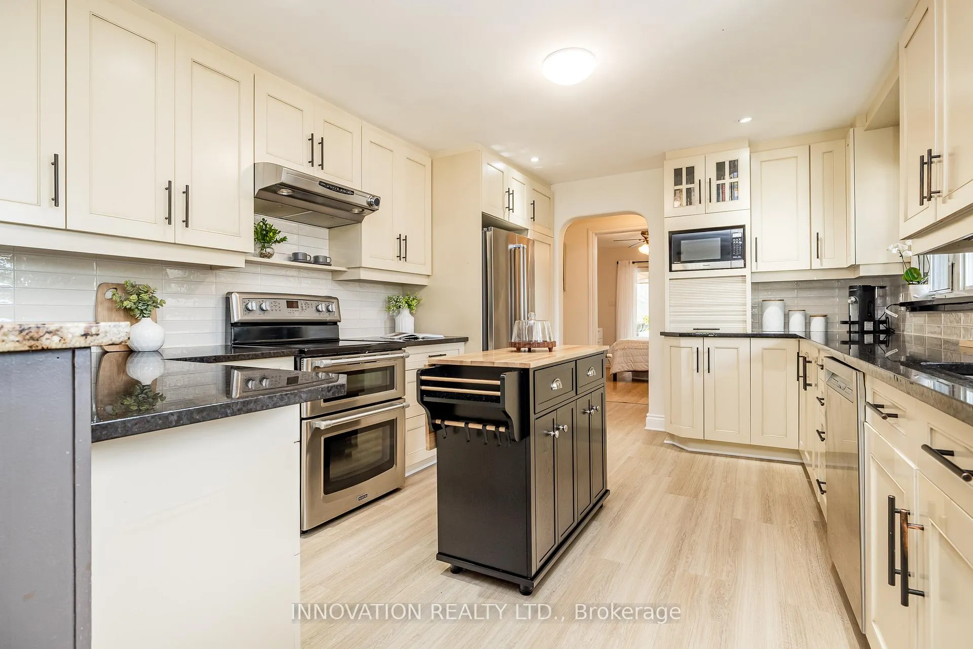 Photo 130 of 33 Arnold Drive, Ottawa, Arbeatha Park — HOMEH