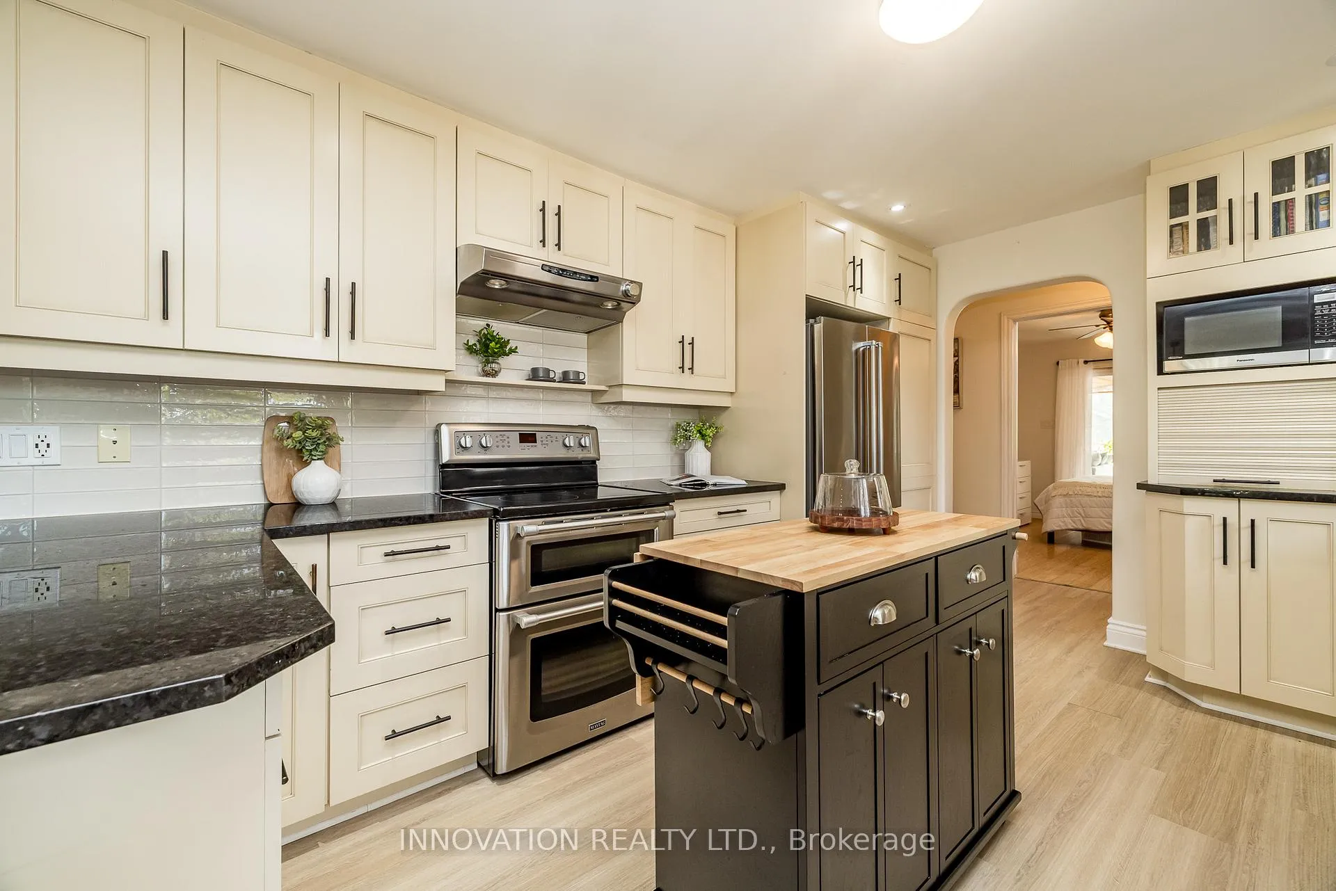 Photo 159 of 33 Arnold Drive, Ottawa, Arbeatha Park — HOMEH