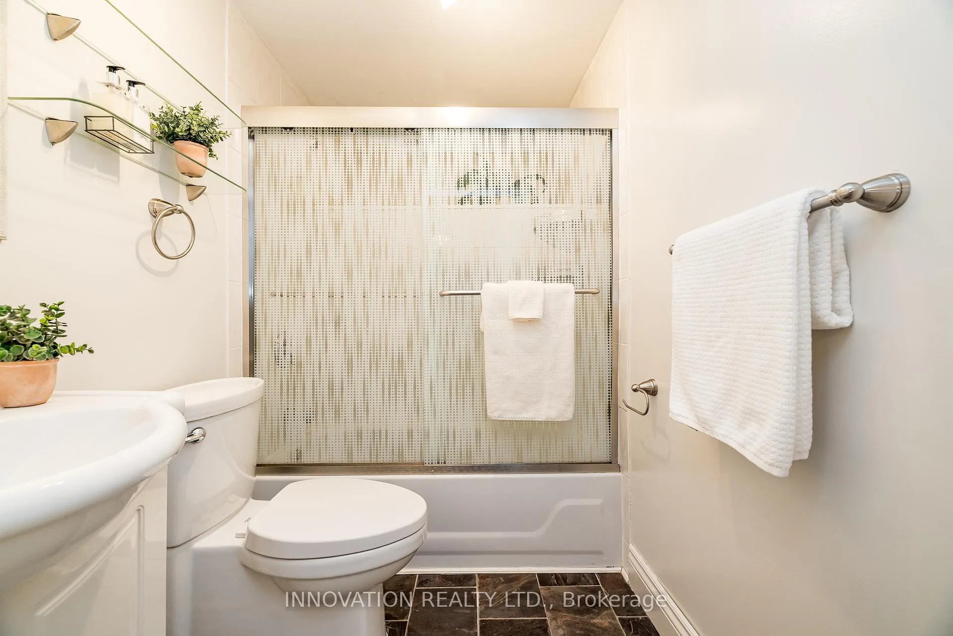 Photo 304 of 33 Arnold Drive, Ottawa, Arbeatha Park — HOMEH