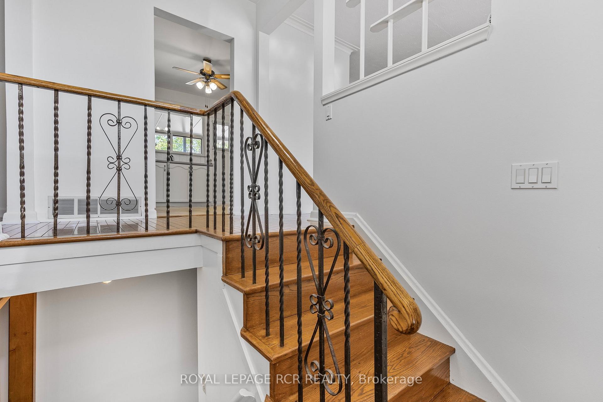 Photo 2 of 26 Ludstone Drive, Etobicoke, Willowridge-Martingrove-Richview — HOMEH