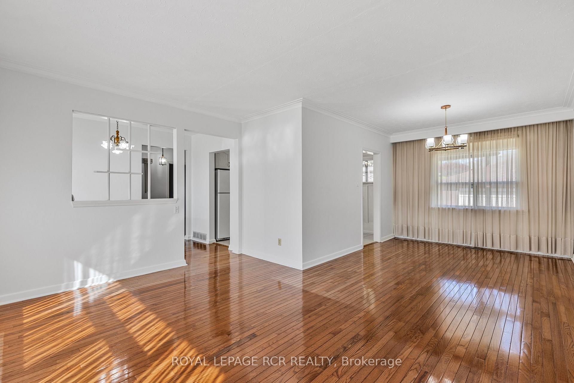Photo 3 of 26 Ludstone Drive, Etobicoke, Willowridge-Martingrove-Richview — HOMEH