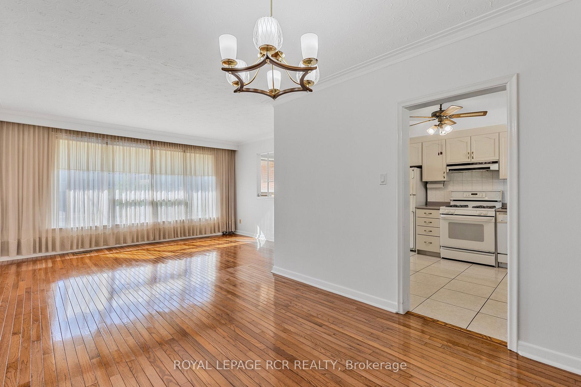 Photo 7 of 26 Ludstone Drive, Etobicoke, Willowridge-Martingrove-Richview — HOMEH