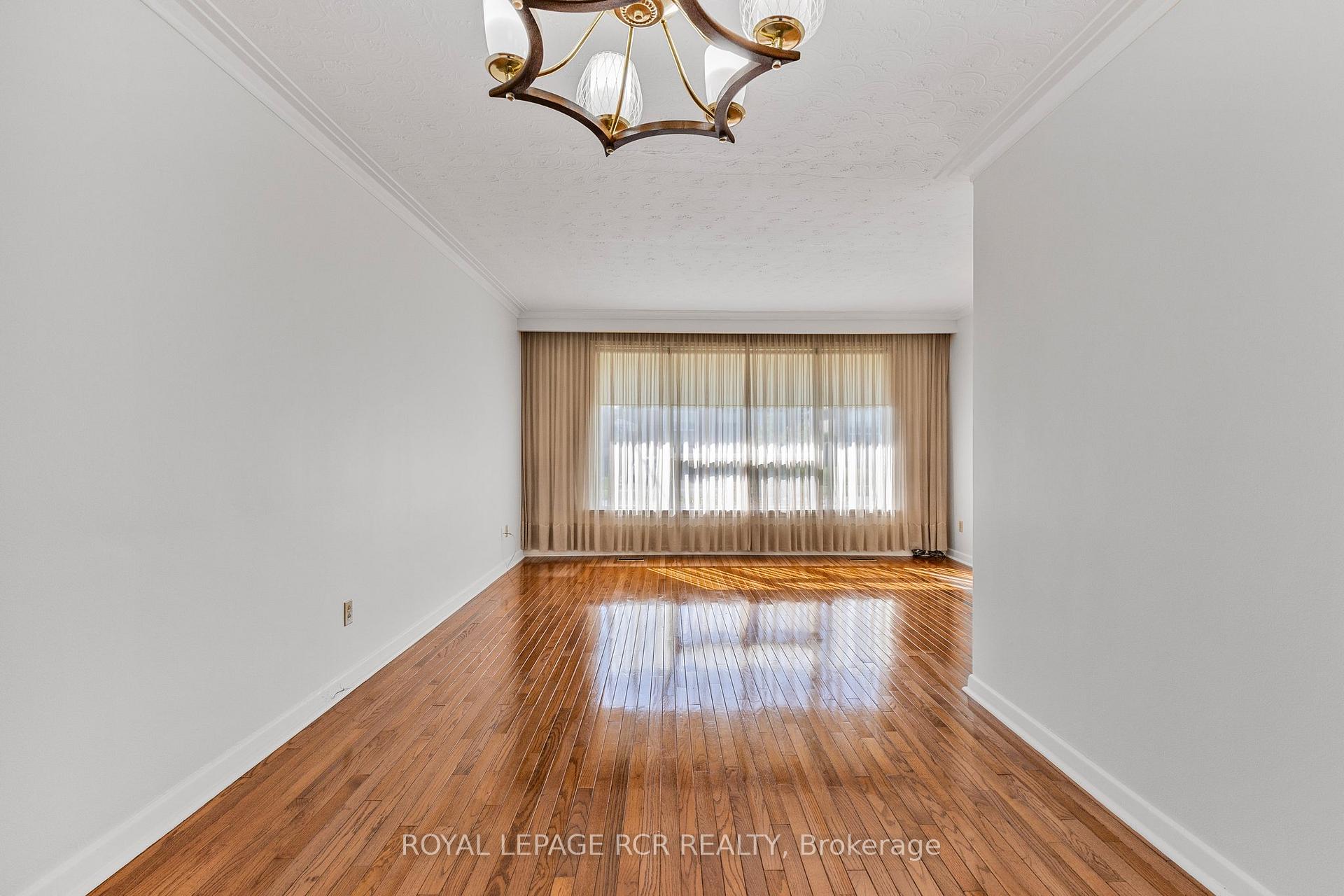 Photo 11 of 26 Ludstone Drive, Etobicoke, Willowridge-Martingrove-Richview — HOMEH