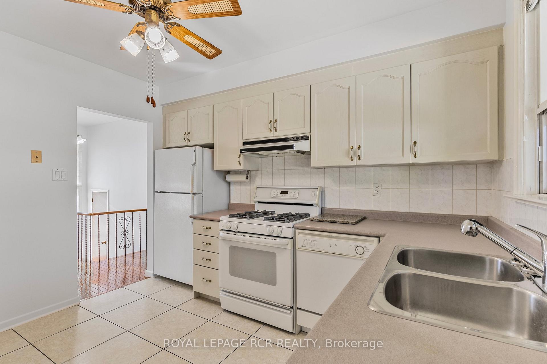 Photo 15 of 26 Ludstone Drive, Etobicoke, Willowridge-Martingrove-Richview — HOMEH