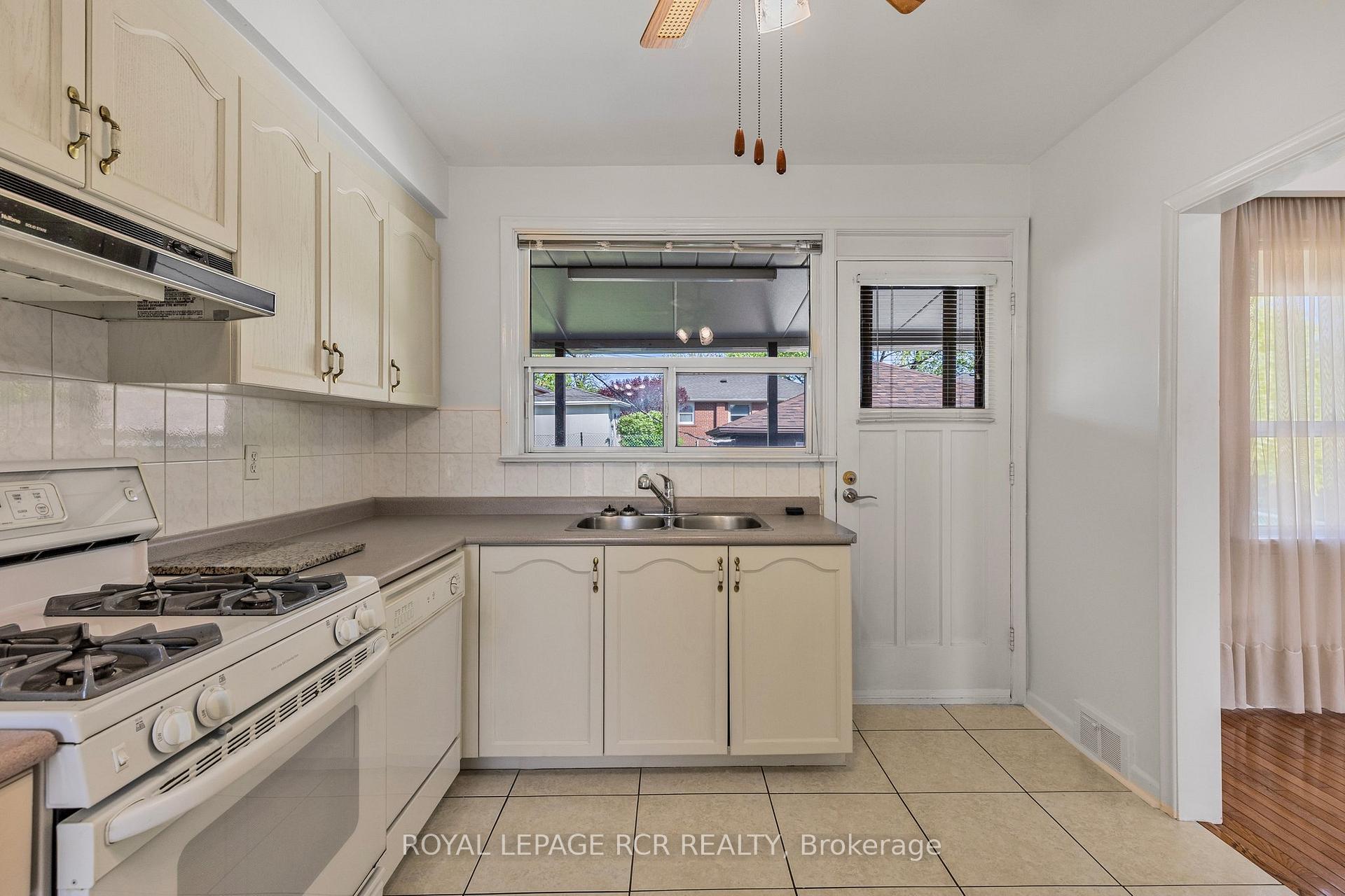 Photo 42 of 26 Ludstone Drive, Etobicoke, Willowridge-Martingrove-Richview — HOMEH