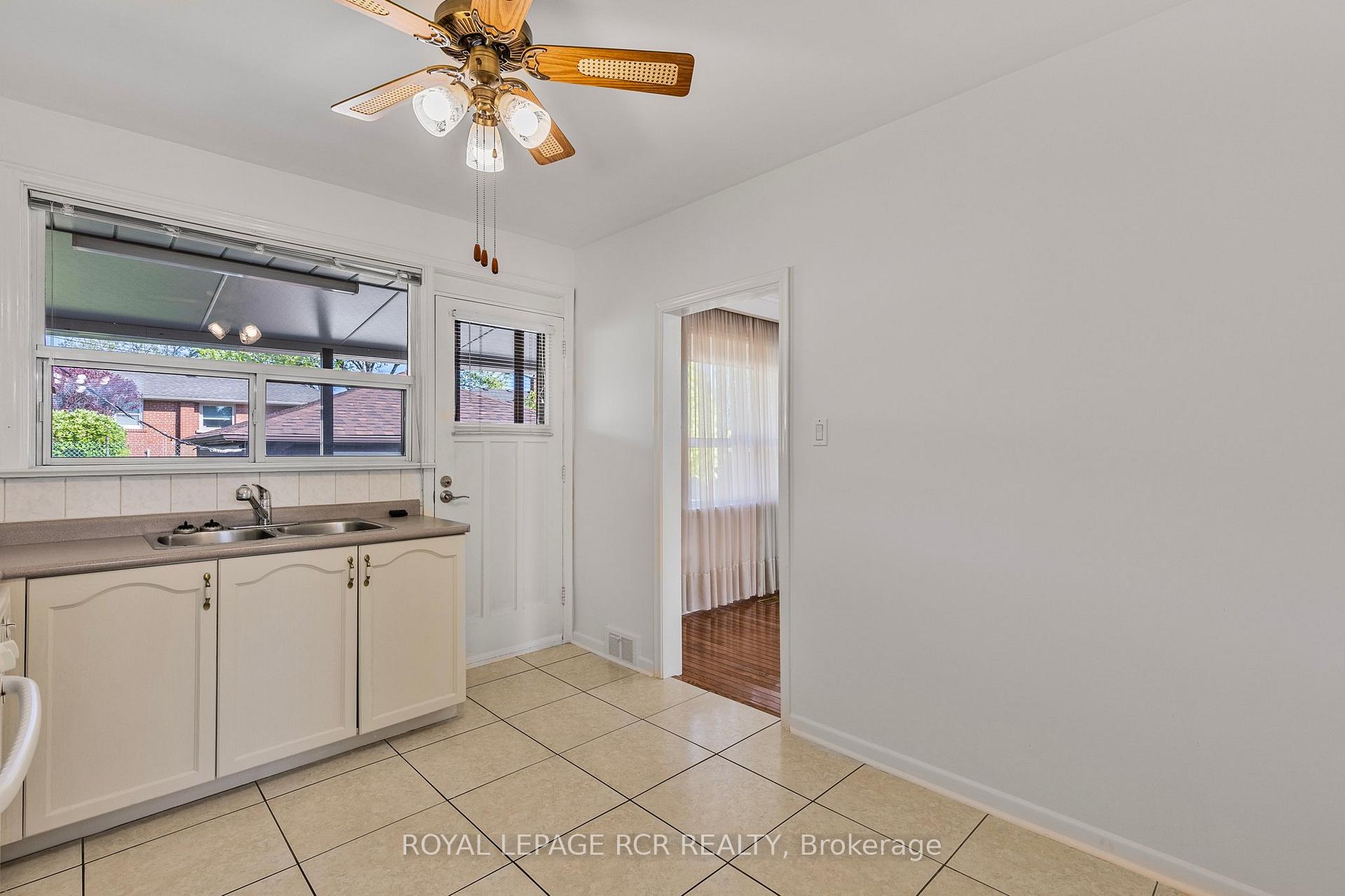 Photo 19 of 26 Ludstone Drive, Etobicoke, Willowridge-Martingrove-Richview — HOMEH