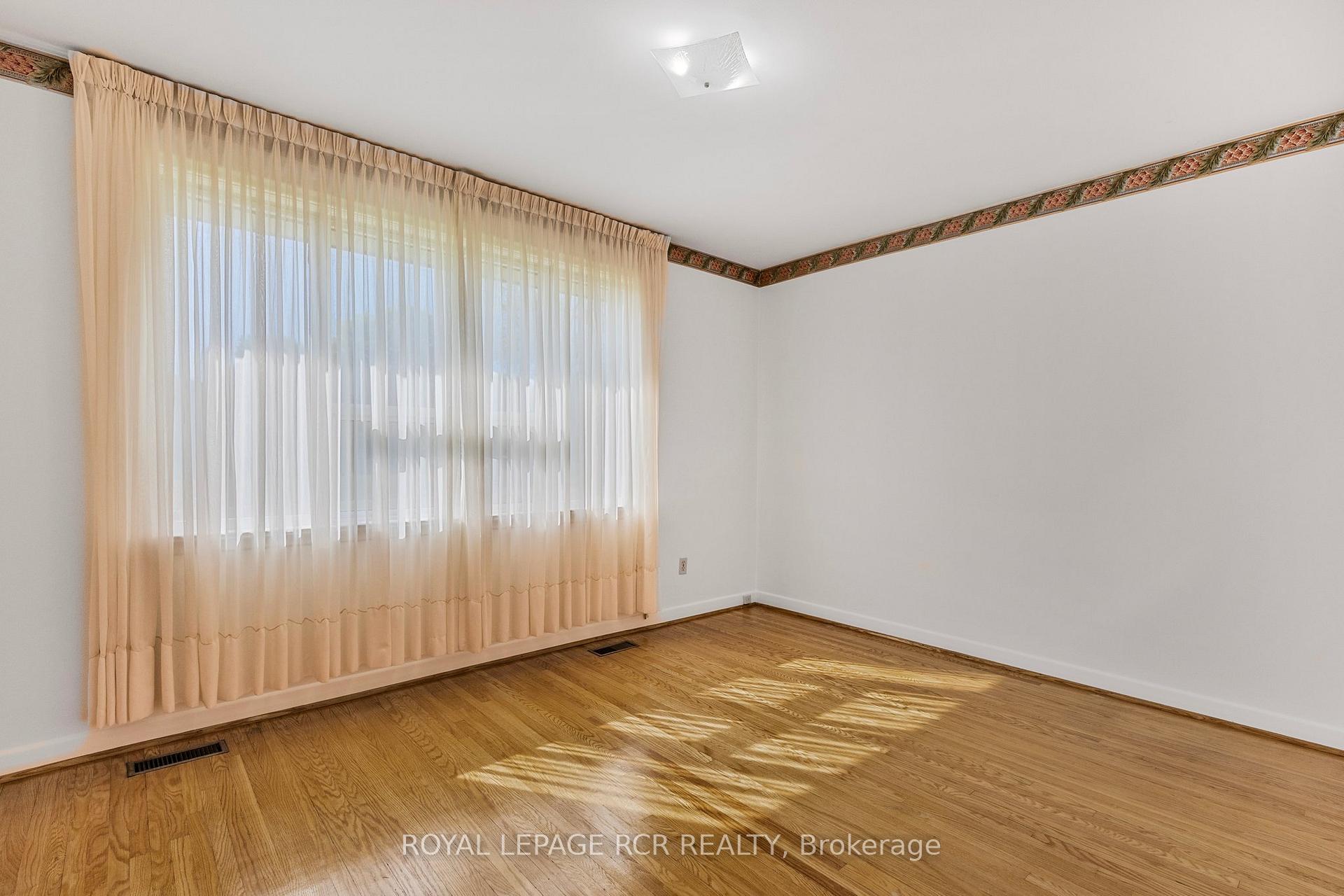 Photo 20 of 26 Ludstone Drive, Etobicoke, Willowridge-Martingrove-Richview — HOMEH