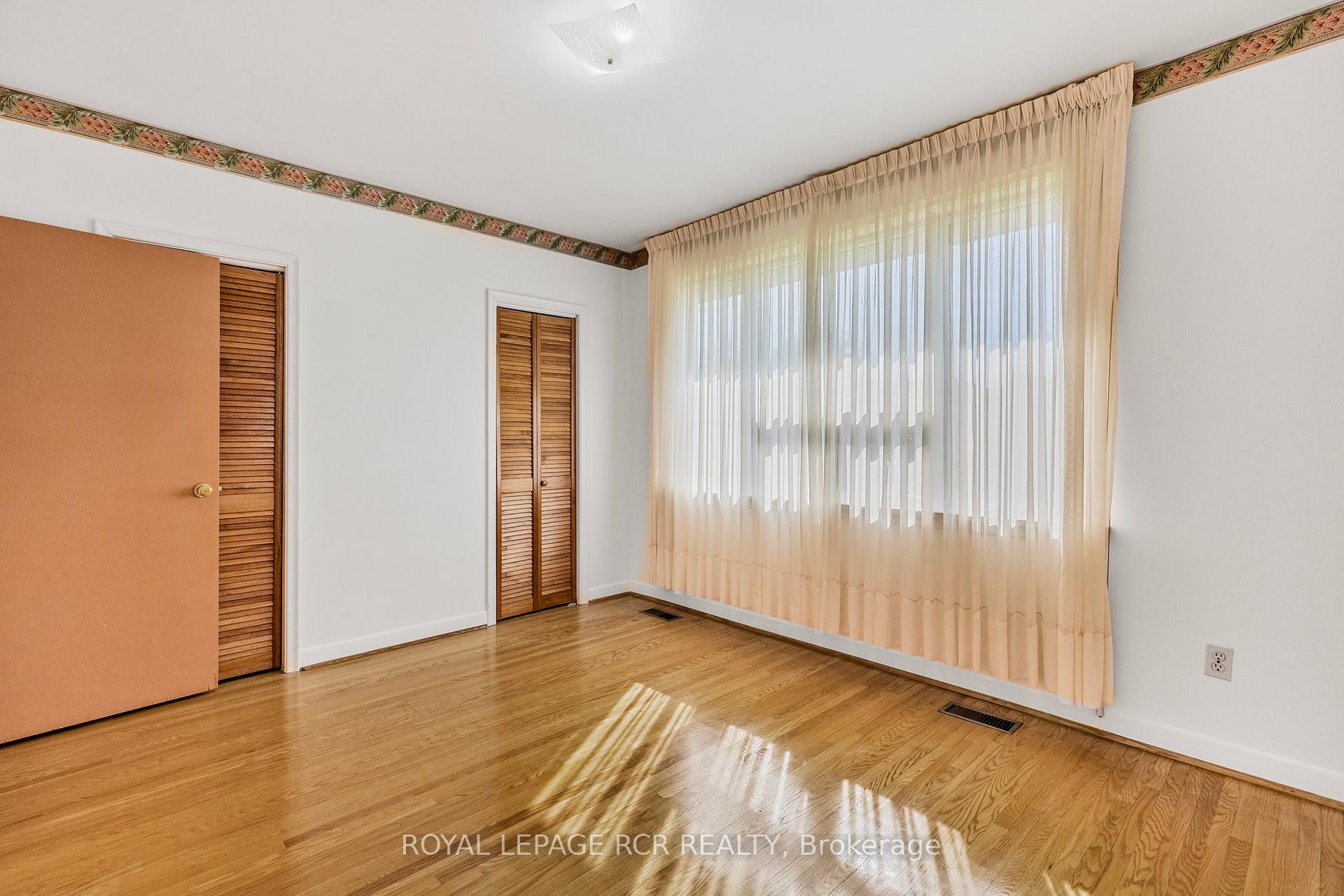 Photo 23 of 26 Ludstone Drive, Etobicoke, Willowridge-Martingrove-Richview — HOMEH