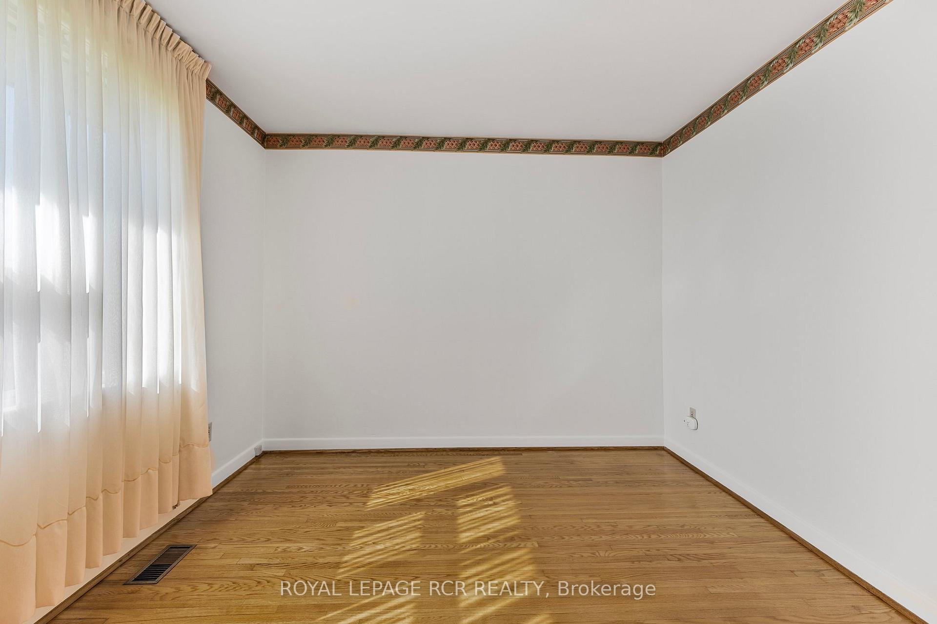 Photo 22 of 26 Ludstone Drive, Etobicoke, Willowridge-Martingrove-Richview — HOMEH